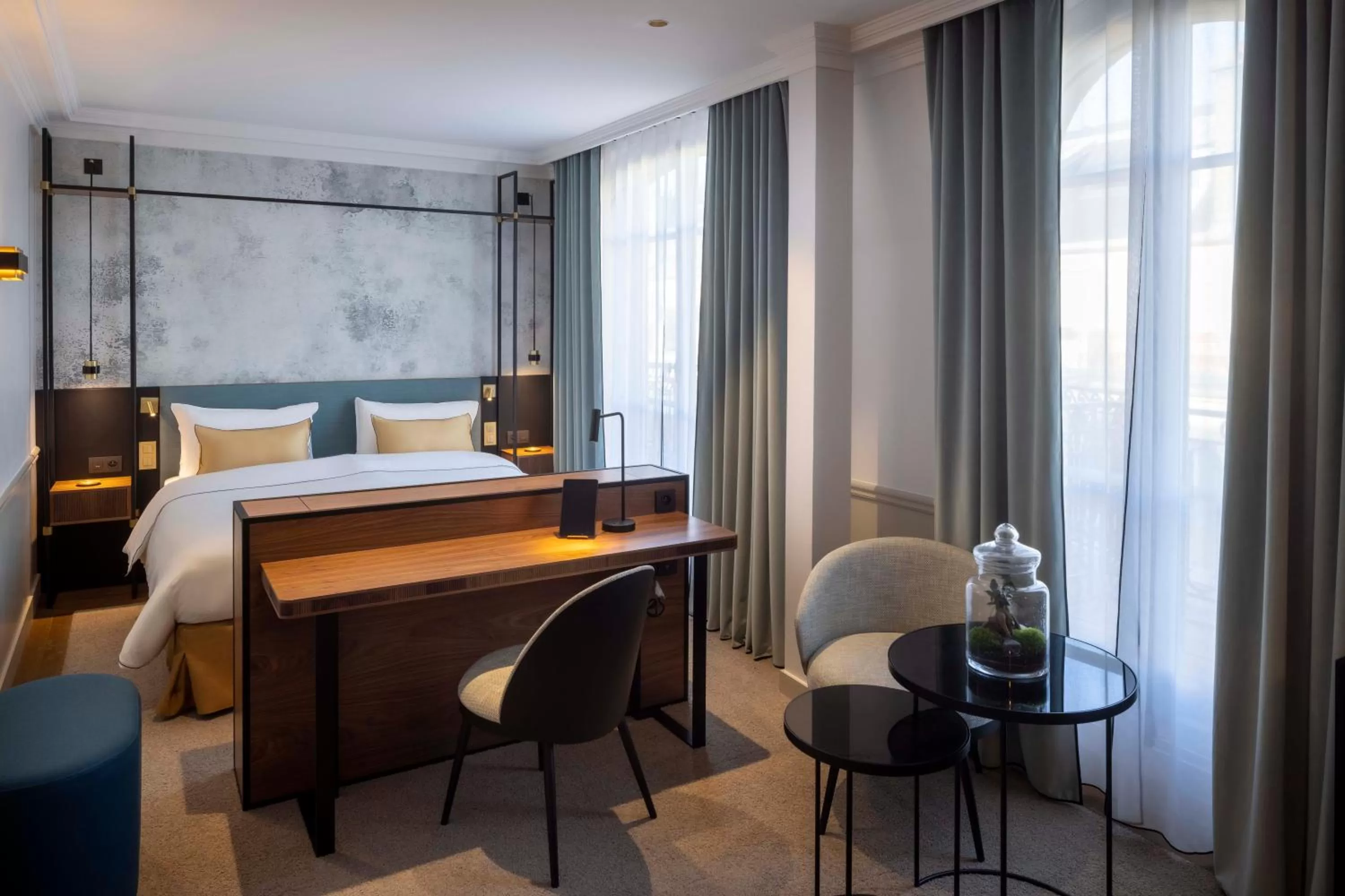 Bedroom, Bed in Victoria Palace Hotel