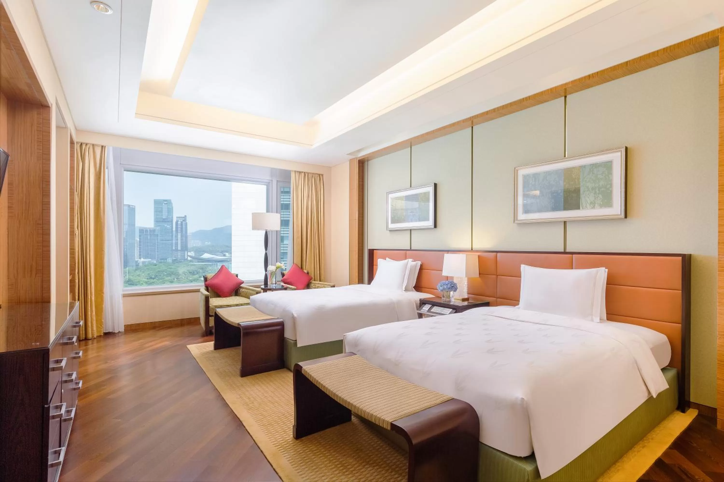 Bedroom, Bed in The Ritz-Carlton, Shenzhen