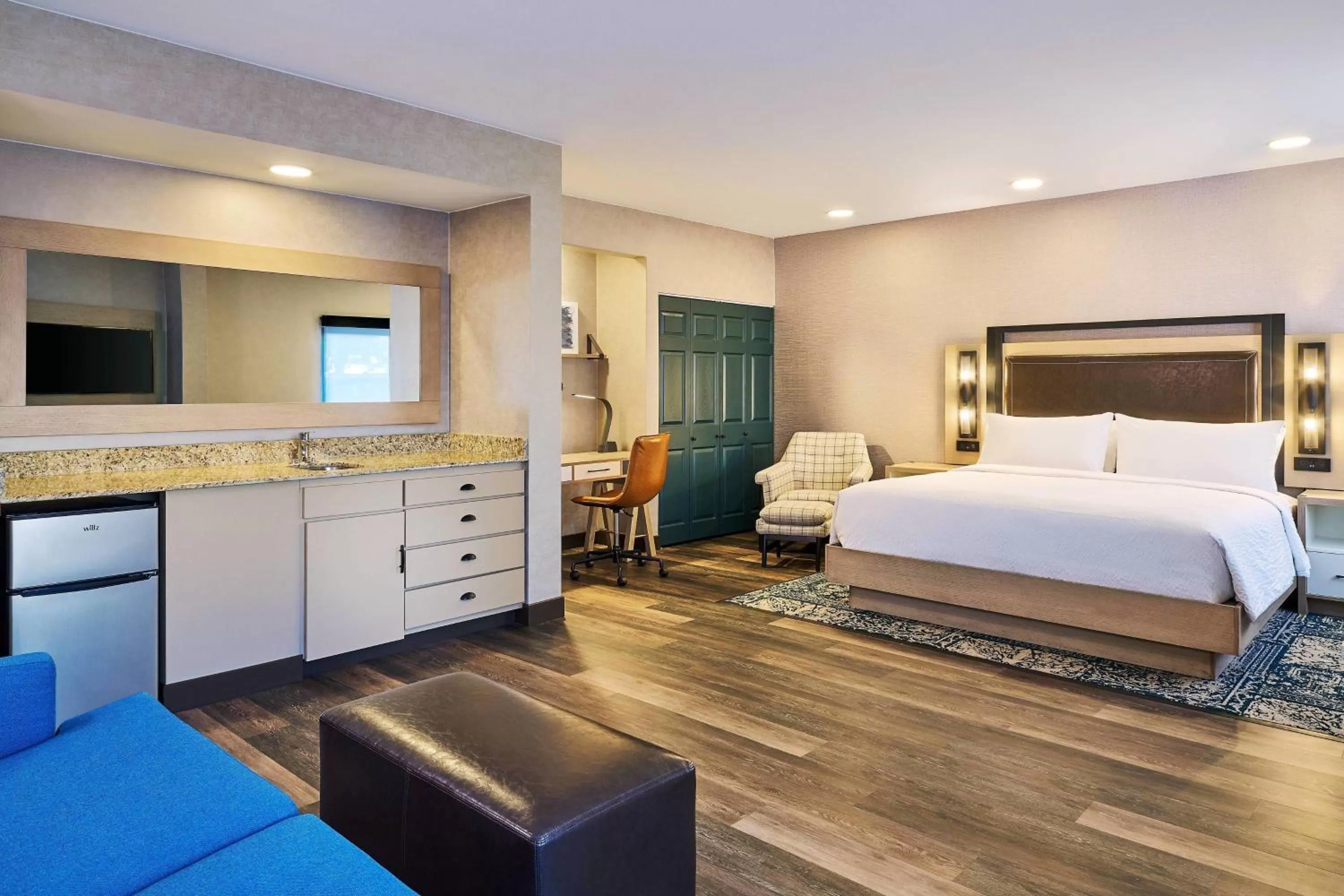 Bedroom, Bed in Four Points by Sheraton Salt Lake City Airport