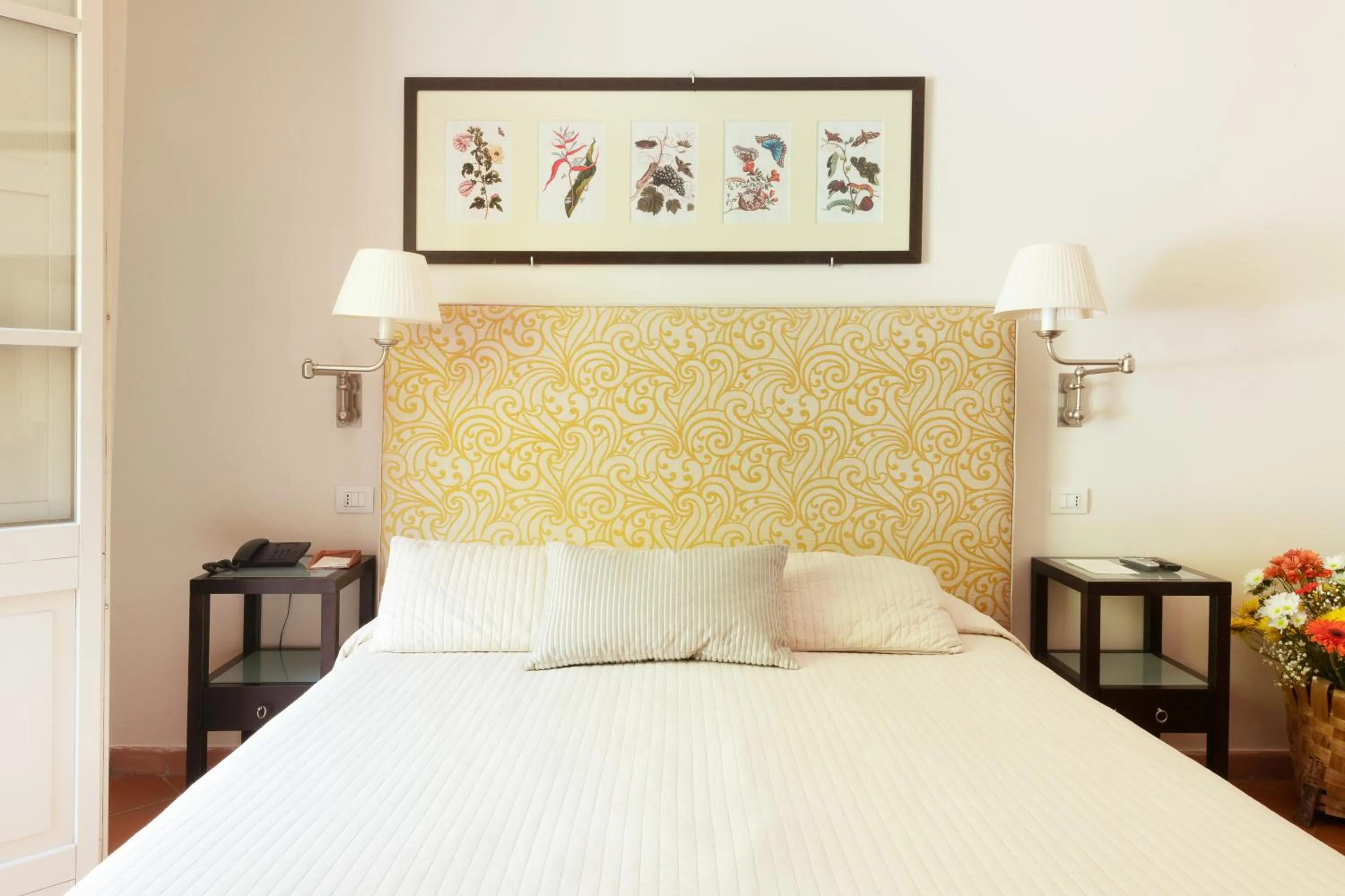 Bed in Si Montalcino Hotel