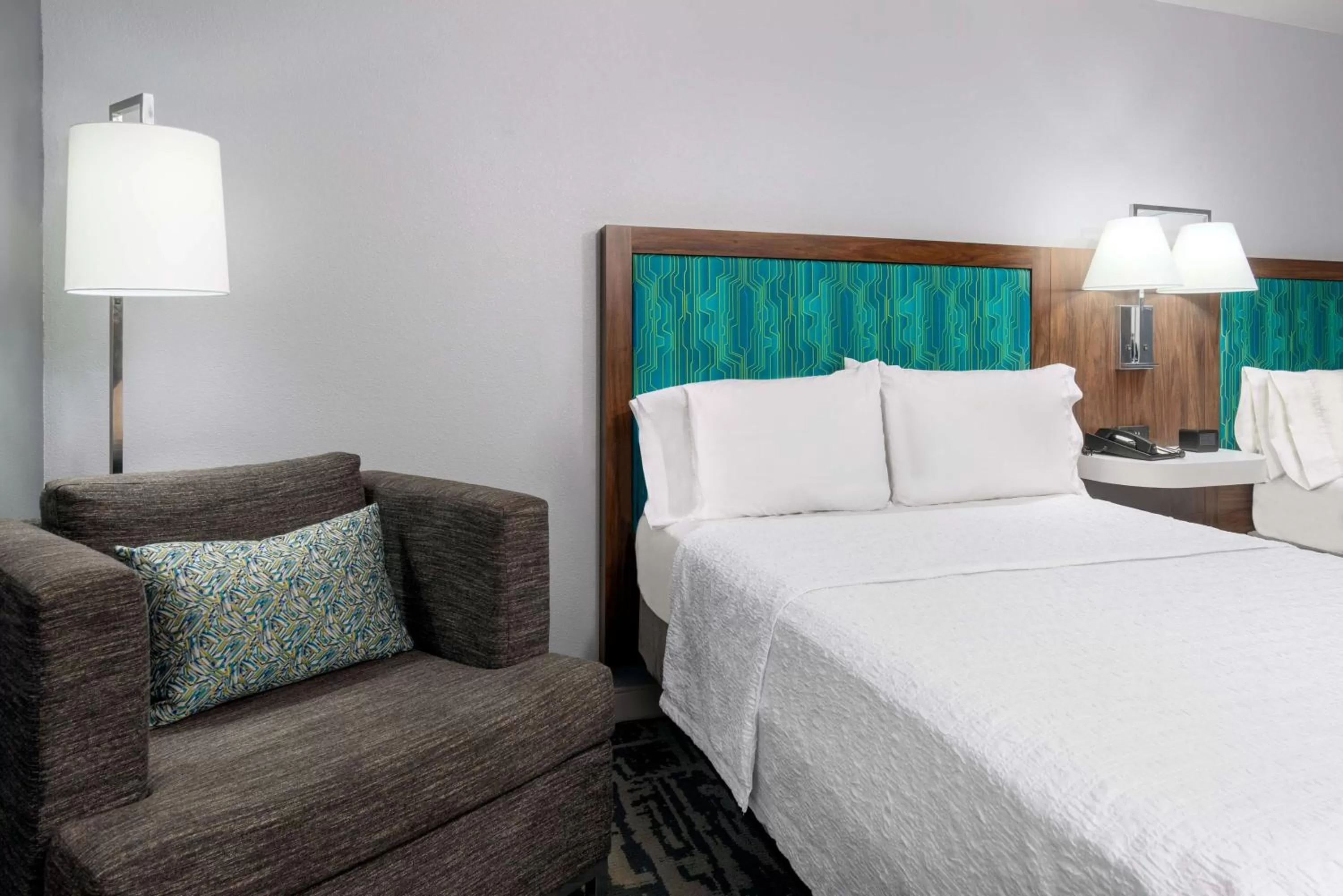 Living room, Bed in Hampton Inn Salisbury