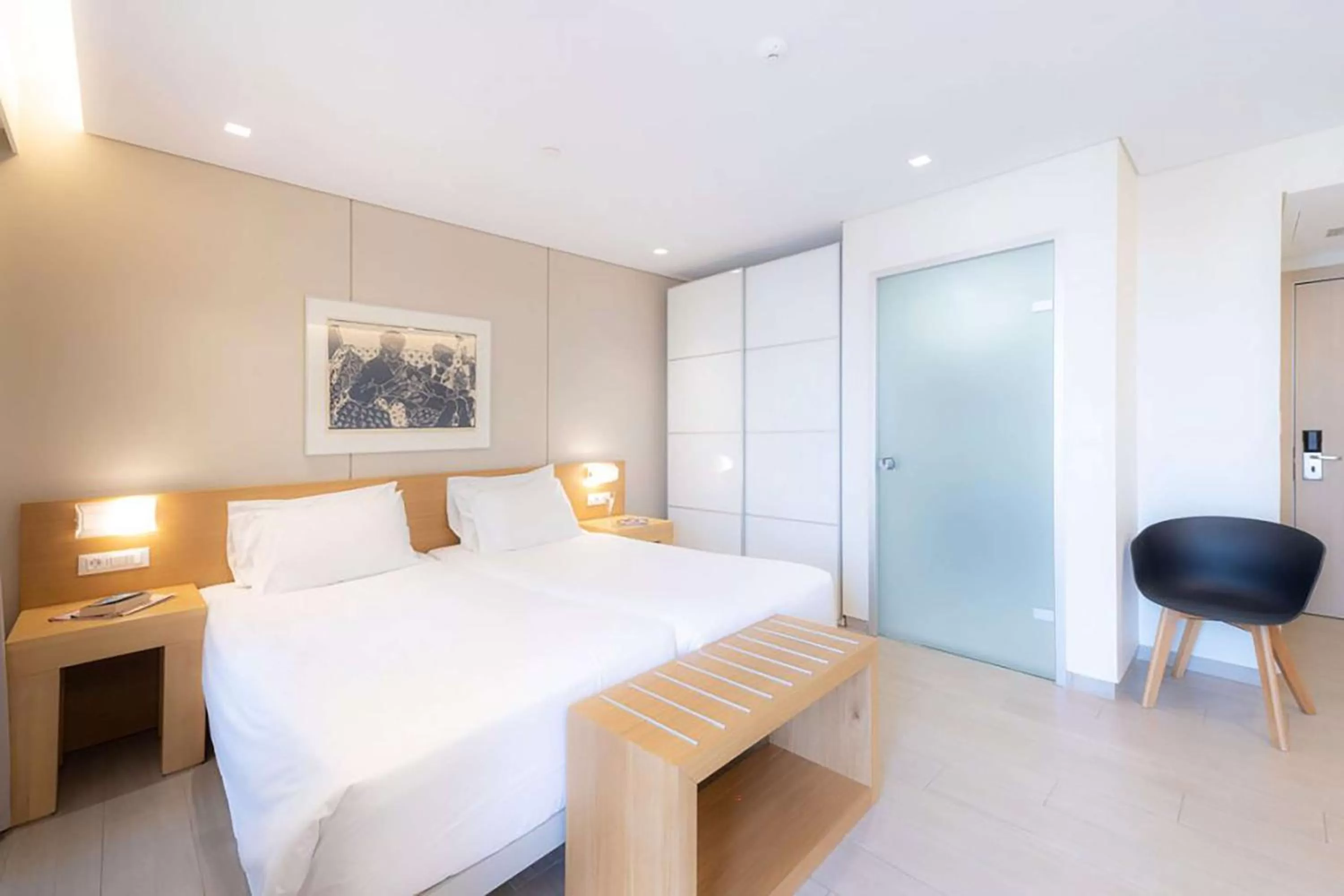 Bedroom, Bed in Dorian Inn - Sure Hotel Collection by Best Western