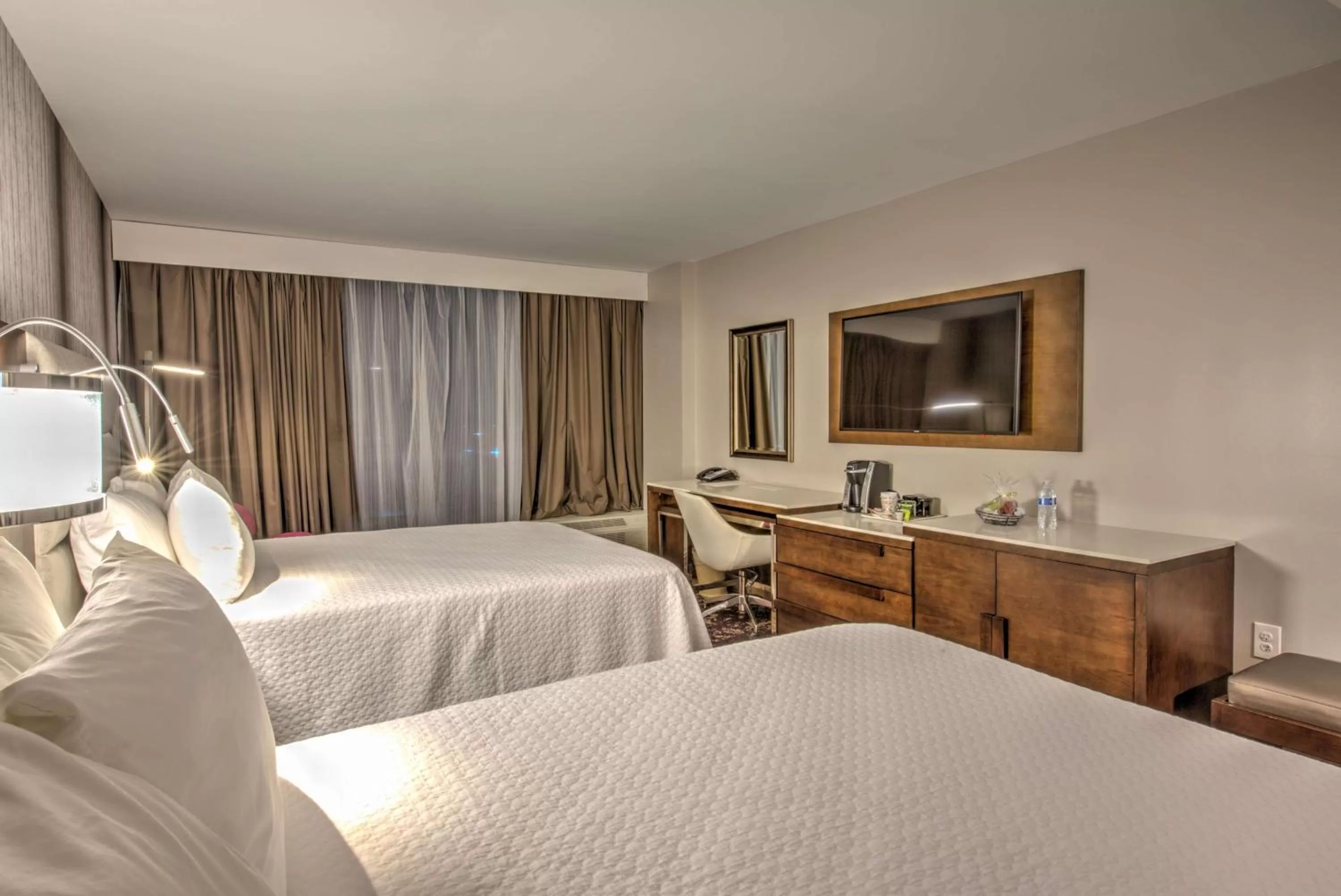 Bed in DoubleTree by Hilton Houston Brookhollow