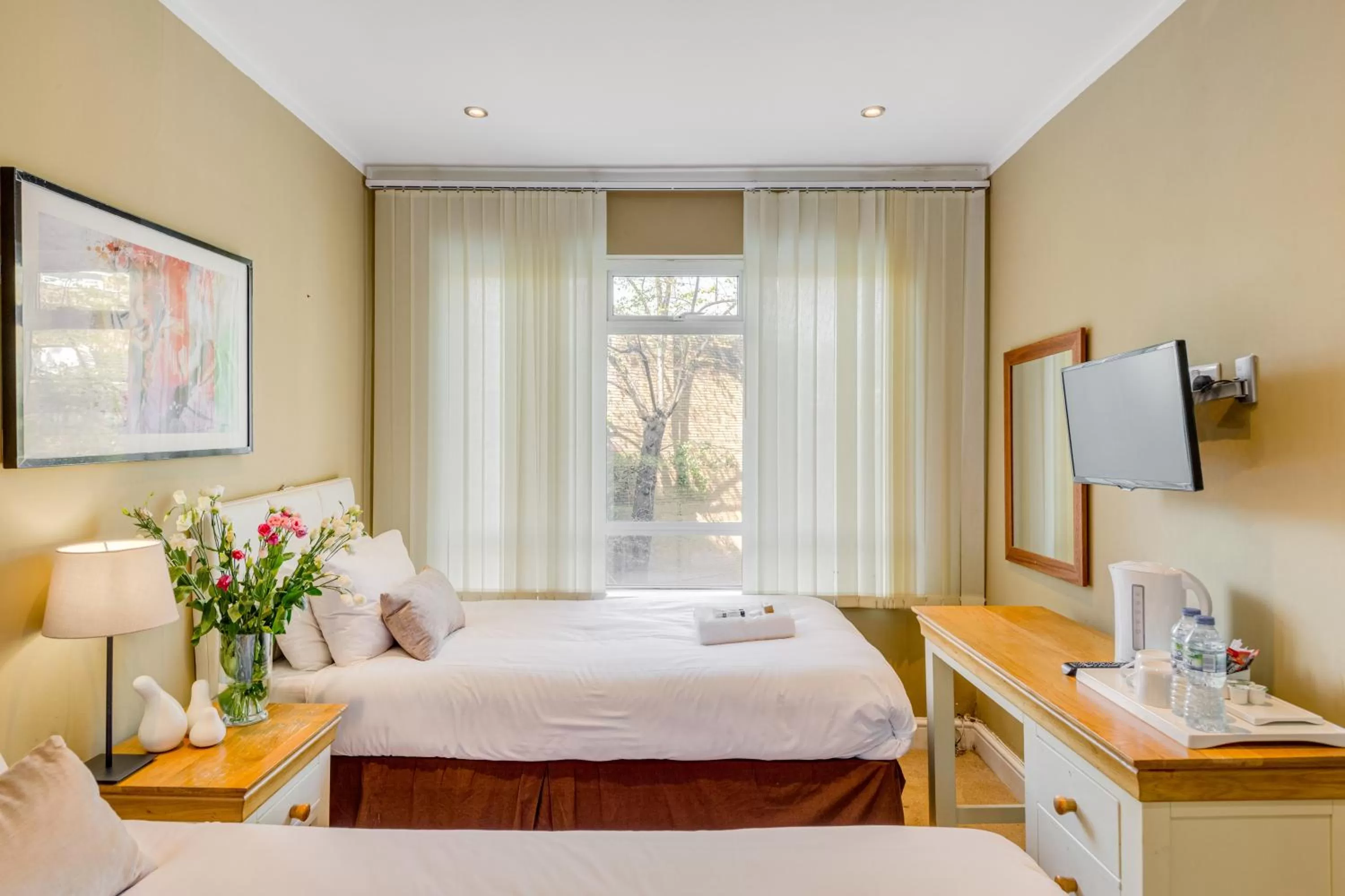 Bed in 1 Lexham Gardens Hotel