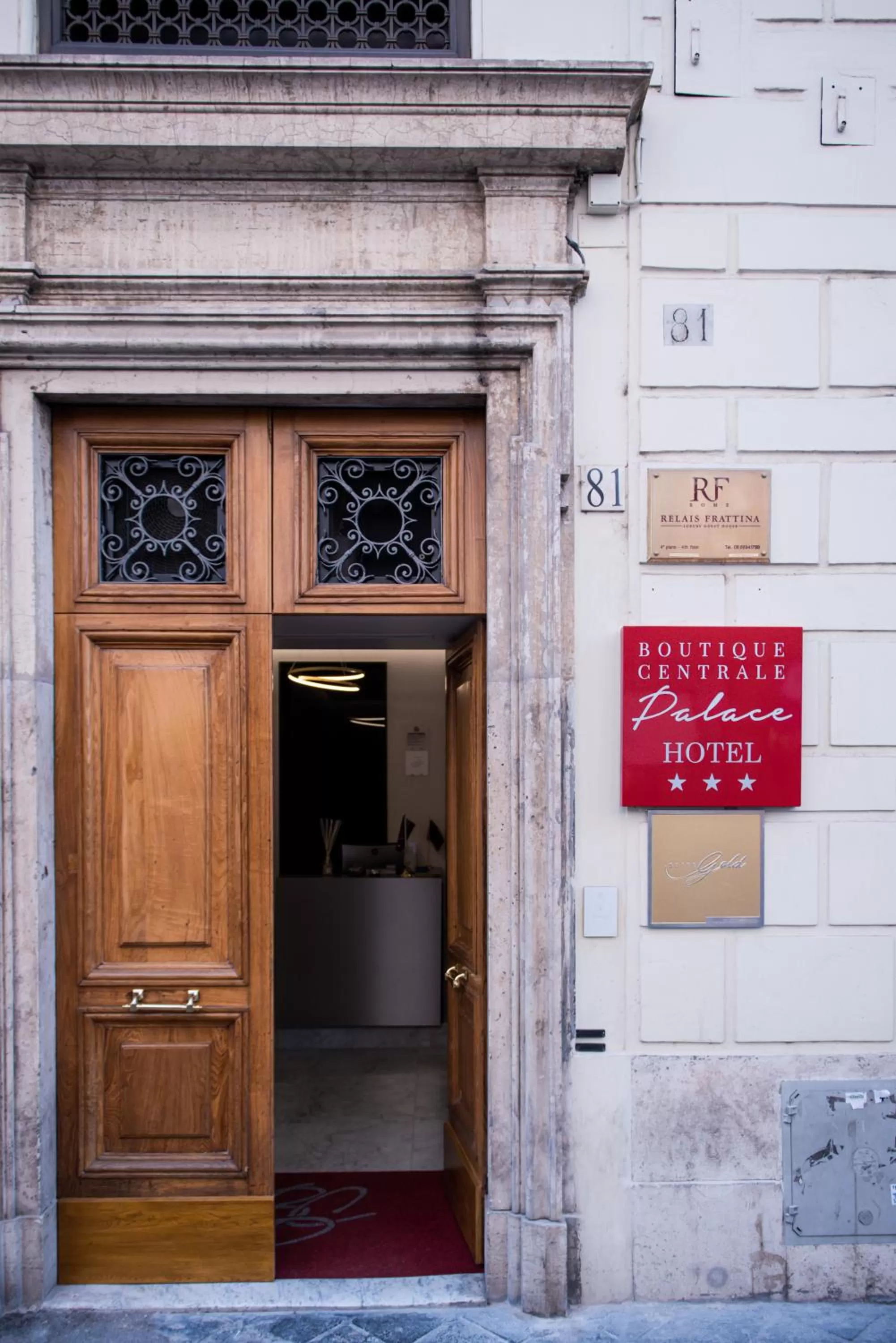 Facade/entrance in Boutique Centrale Palace Hotel