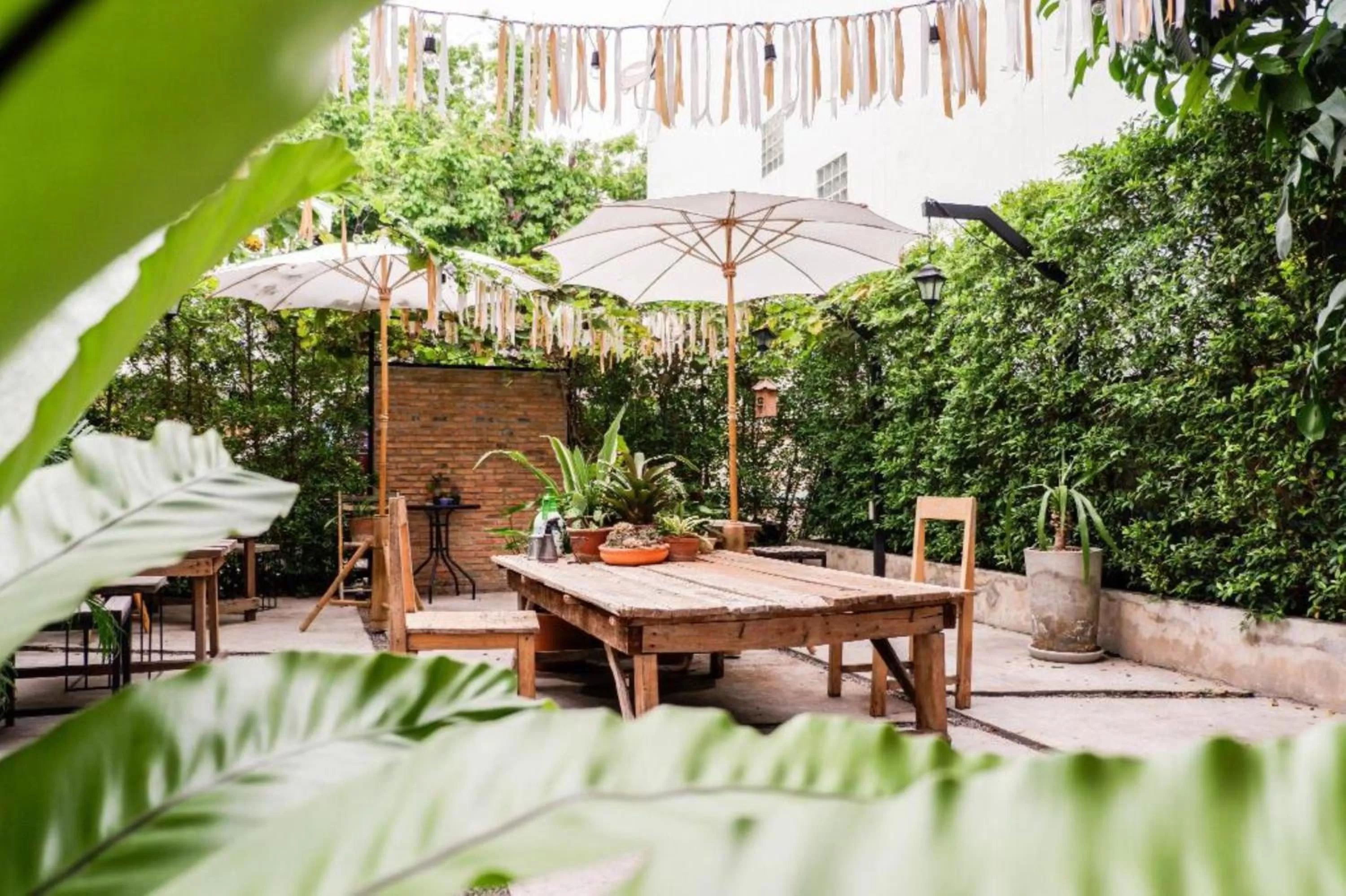 Restaurant/places to eat in The Old City Wall Inn