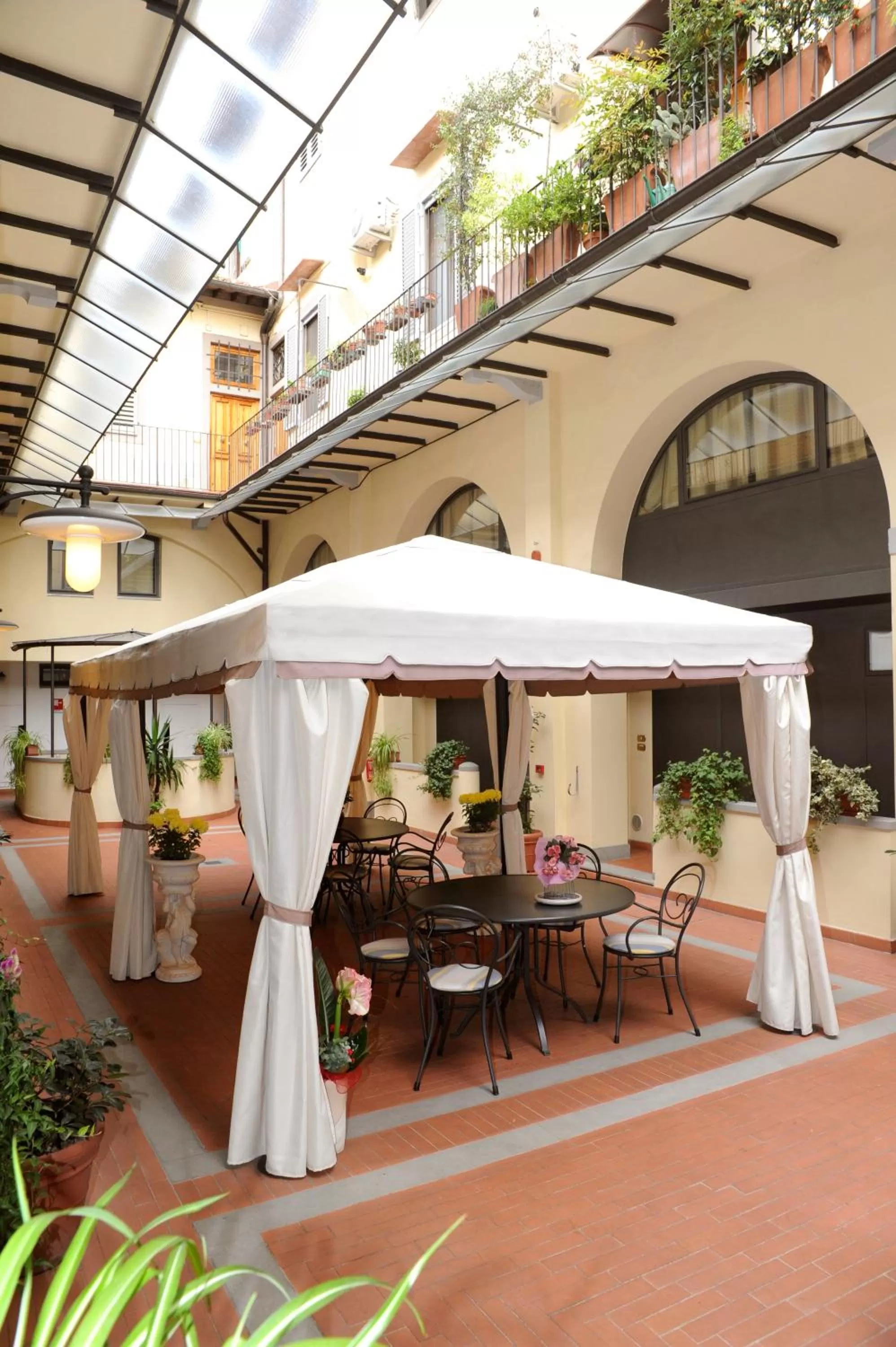 Patio in Hotel Residence La Contessina