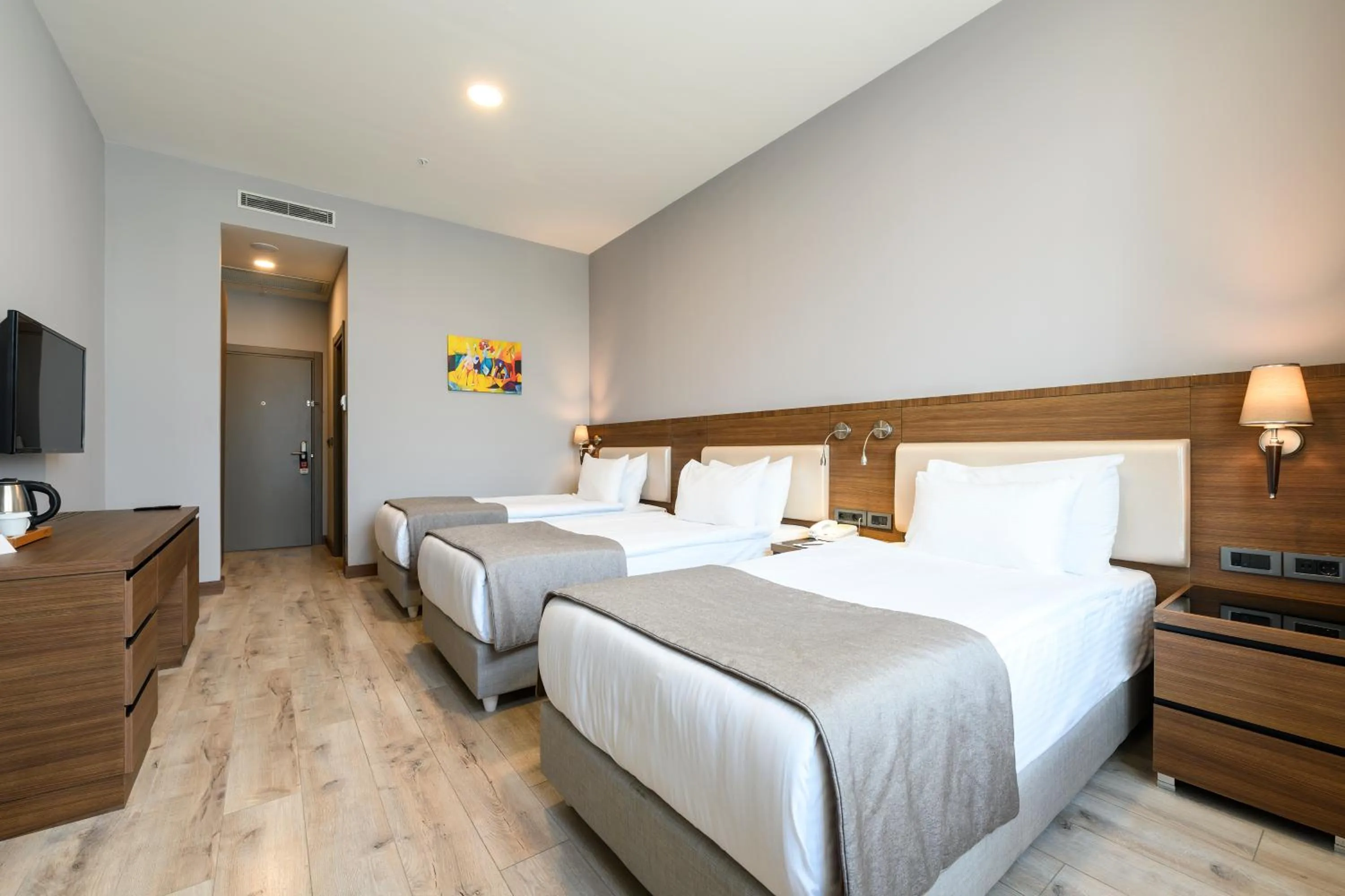 Photo of the whole room, Bed in La Quinta by Wyndham Istanbul Gunesli