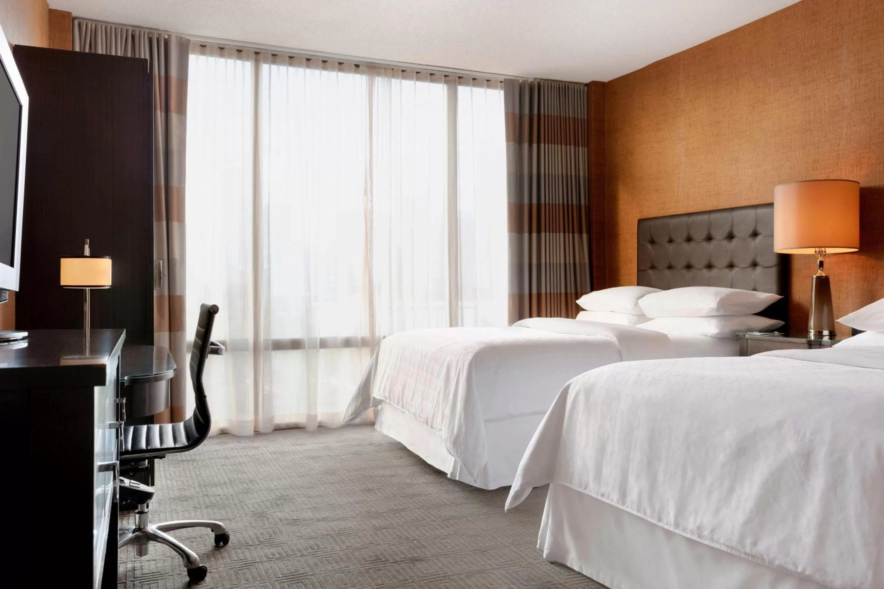 Club level, Guest room, 2 Double in Sheraton Charlotte Hotel