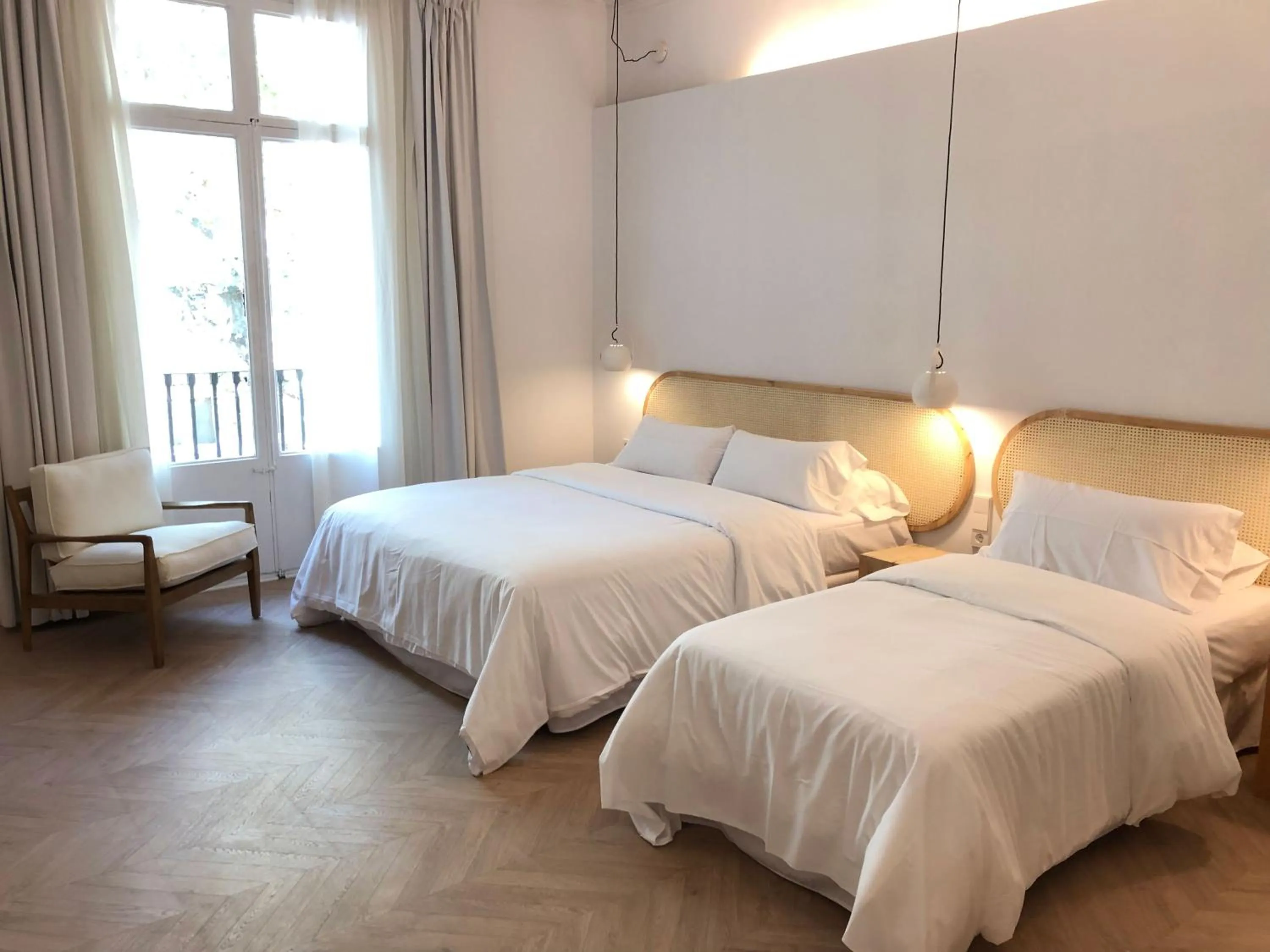 Photo of the whole room, Bed in The MO House