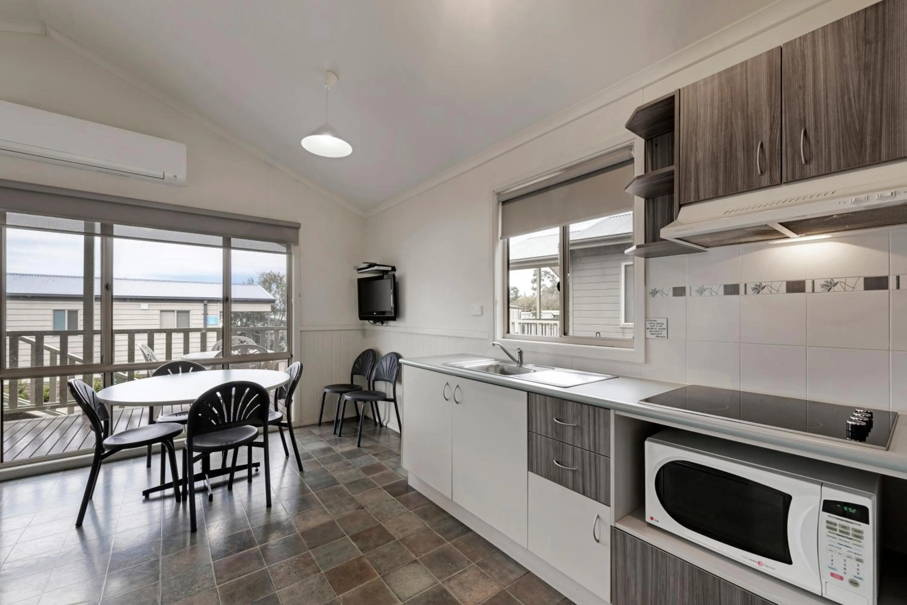 Kitchen or kitchenette in Discovery Parks - Dubbo