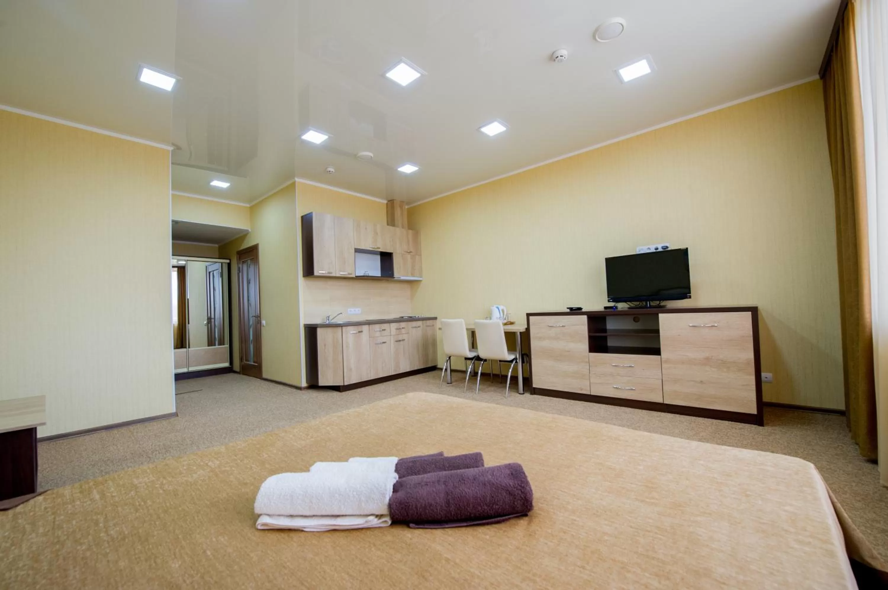 Photo of the whole room, Bed in Elite Hotel