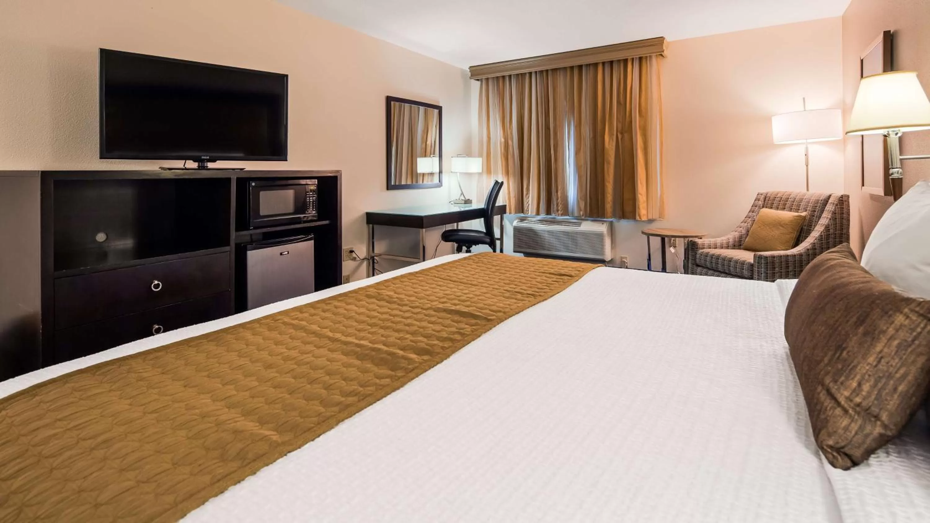 King Room in Best Western Plus Portland Airport Hotel & Suites