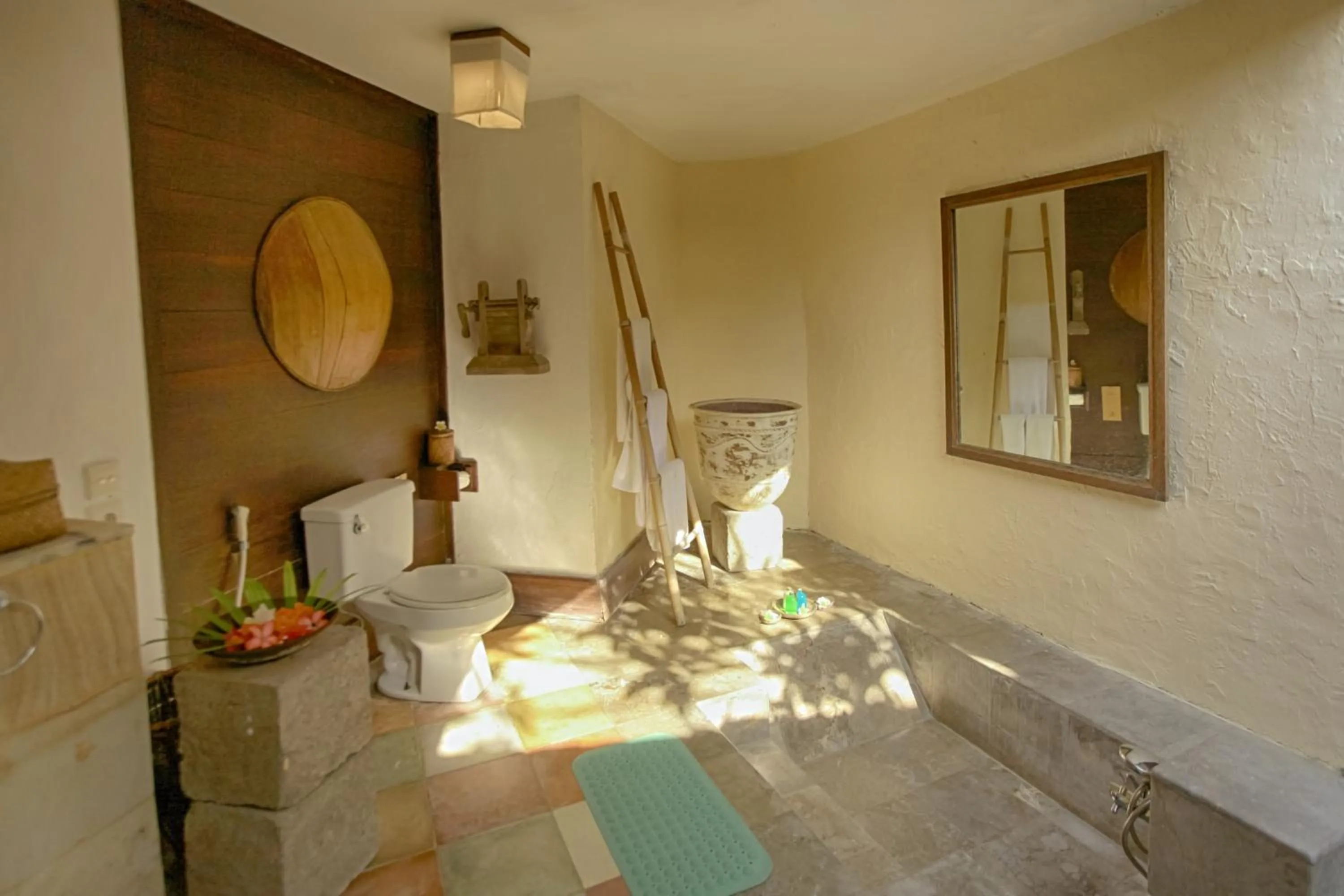 Bathroom in Visakha Sanur by Puri Signatures