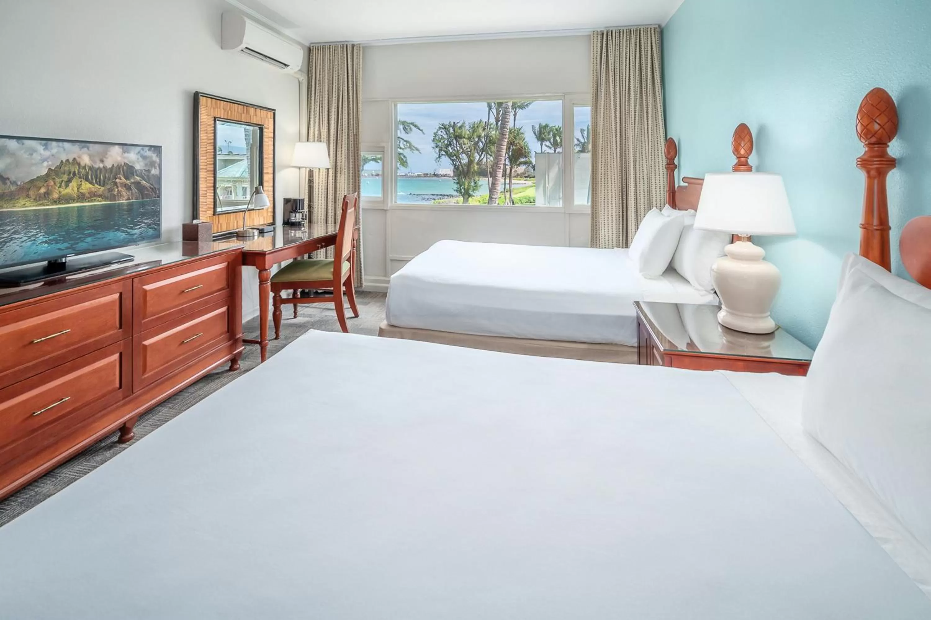 Bed in Maui Beach Hotel