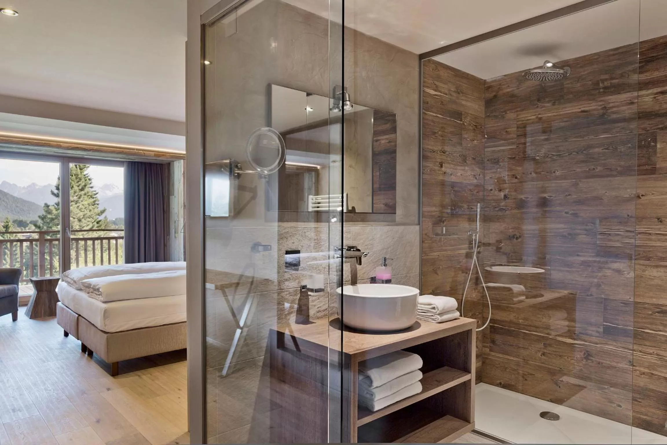 Bathroom, Bed in Natur & Spa Hotel Lärchenhof