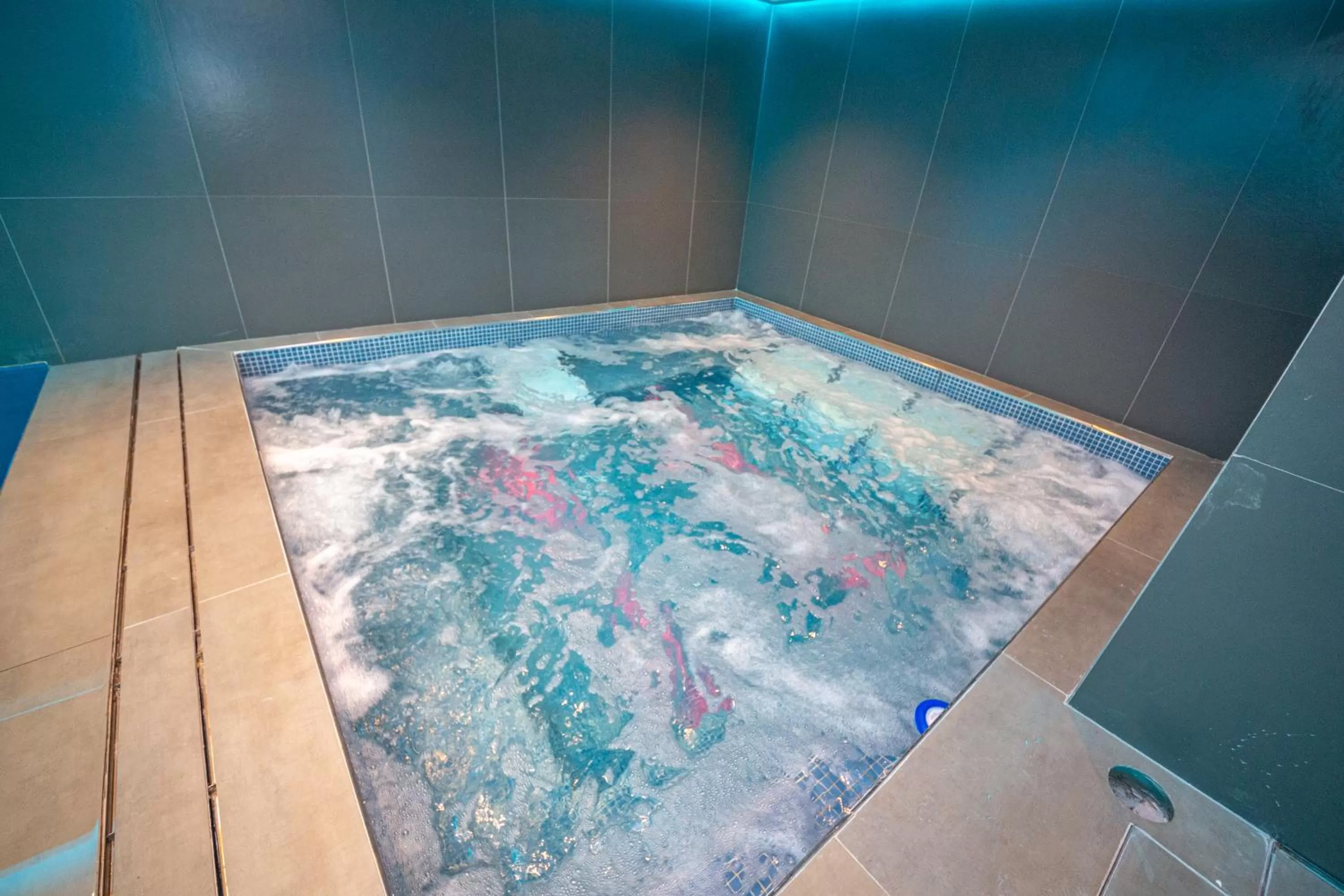 Hot Tub in Black Diamond Hotel