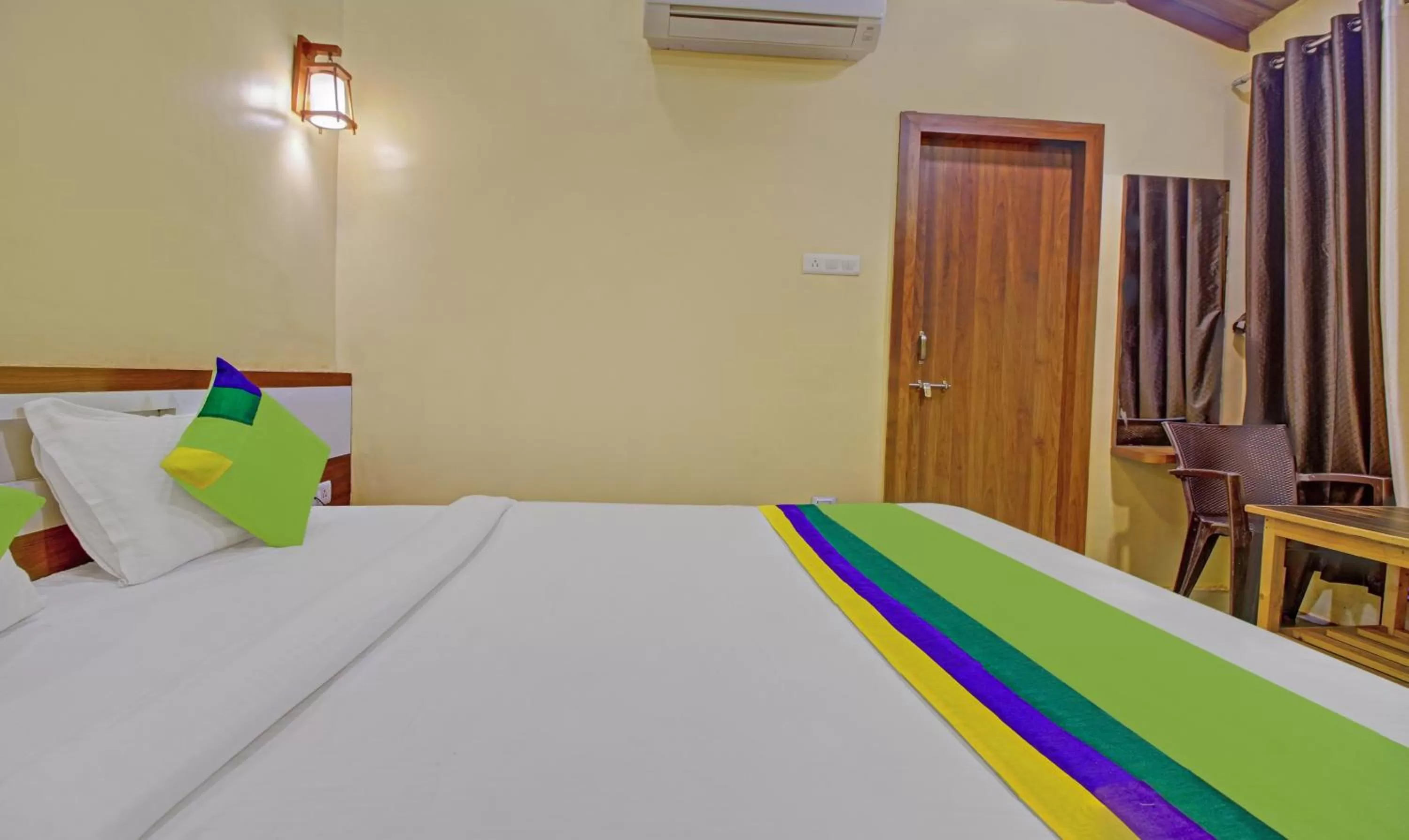 Bed in Treebo Trend Shalimar In The Forest Matheran