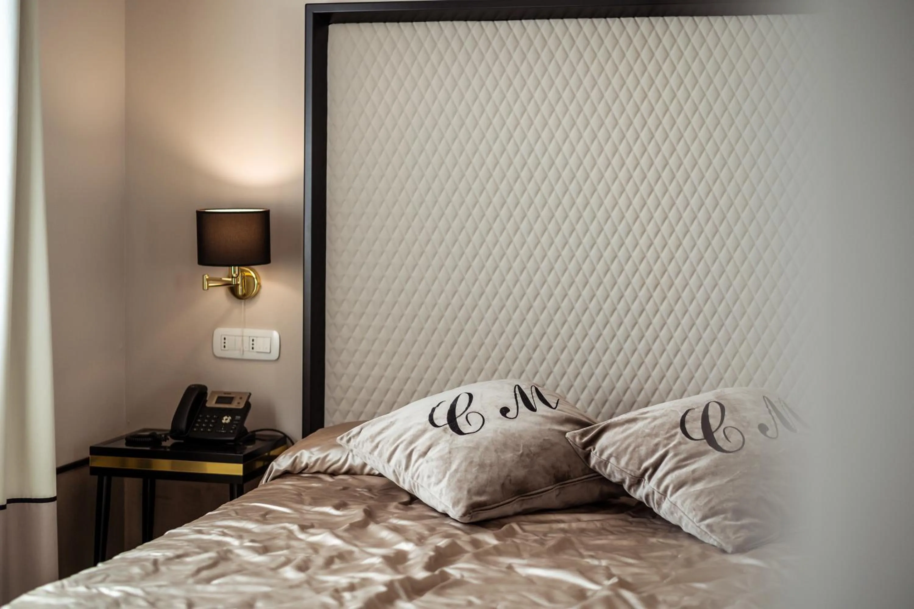 Bed in La Locanda Del Conte Mameli - Boutique Hotel & Suite SPA