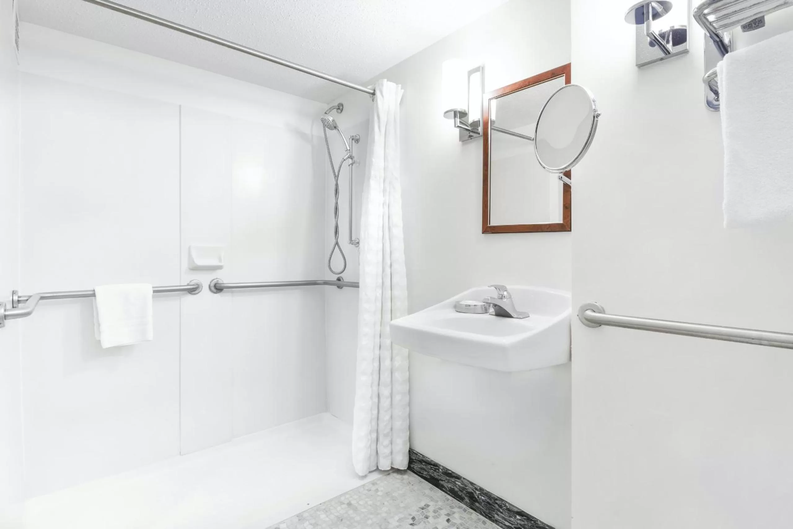 Bathroom in Woodcliff Hotel and Spa