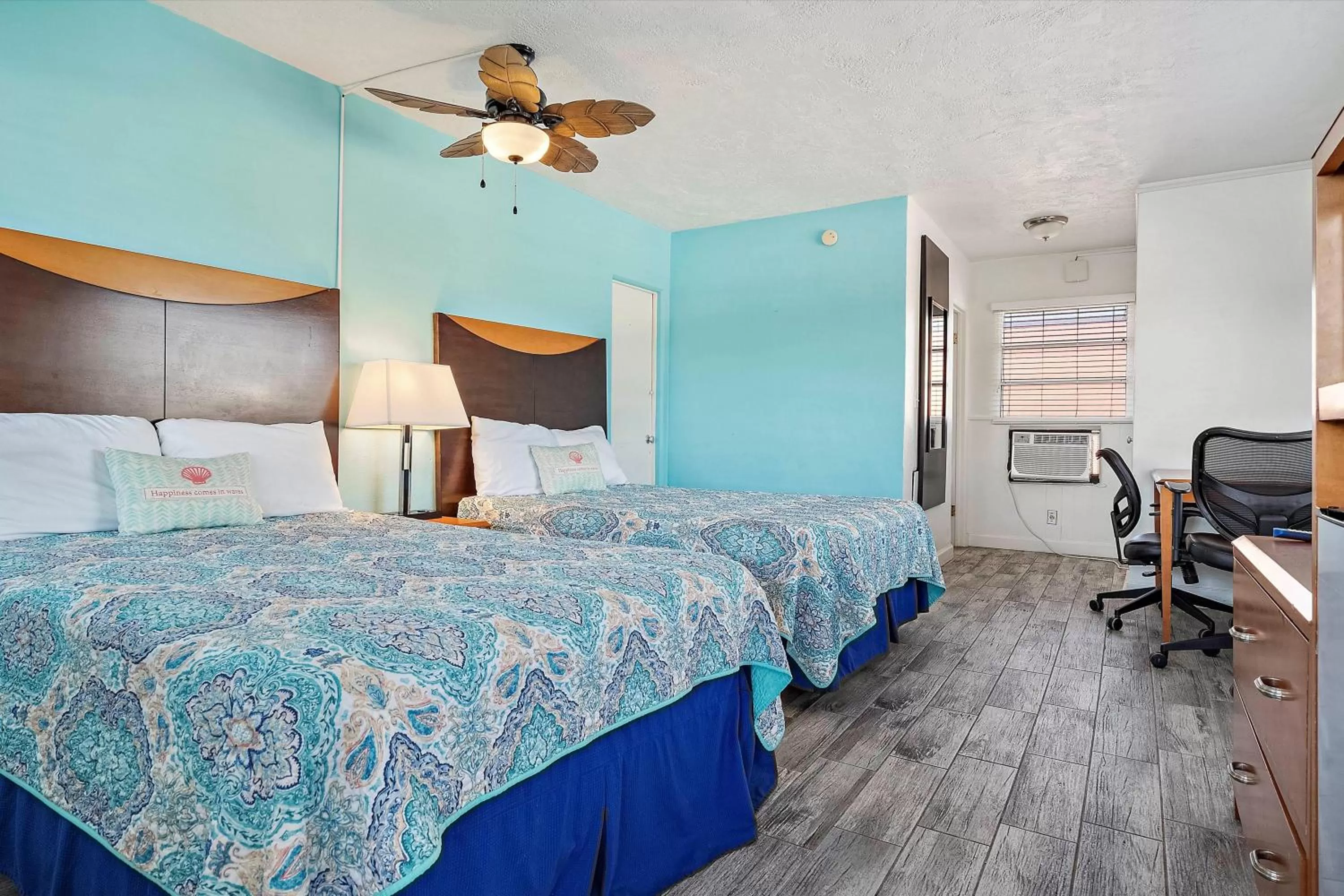 Bed in Malibu Resort Motel