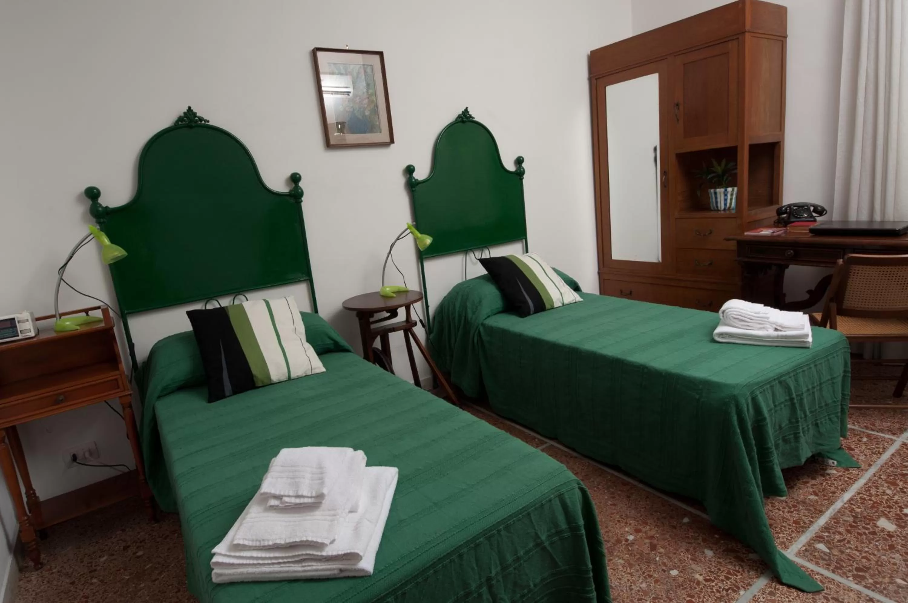 Bedroom, Bed in 2 Passi Da