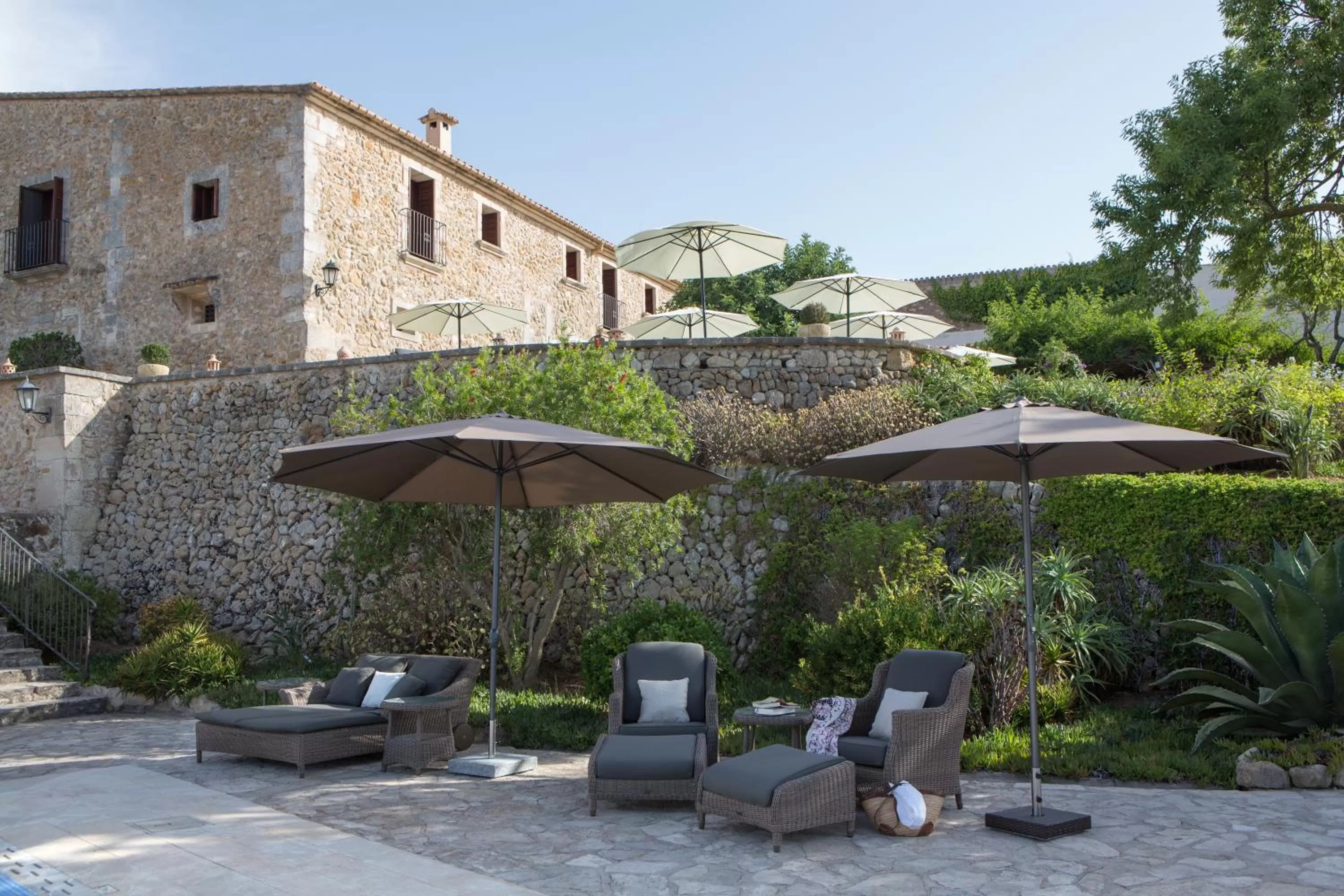 Property building in Casa Font i Roig