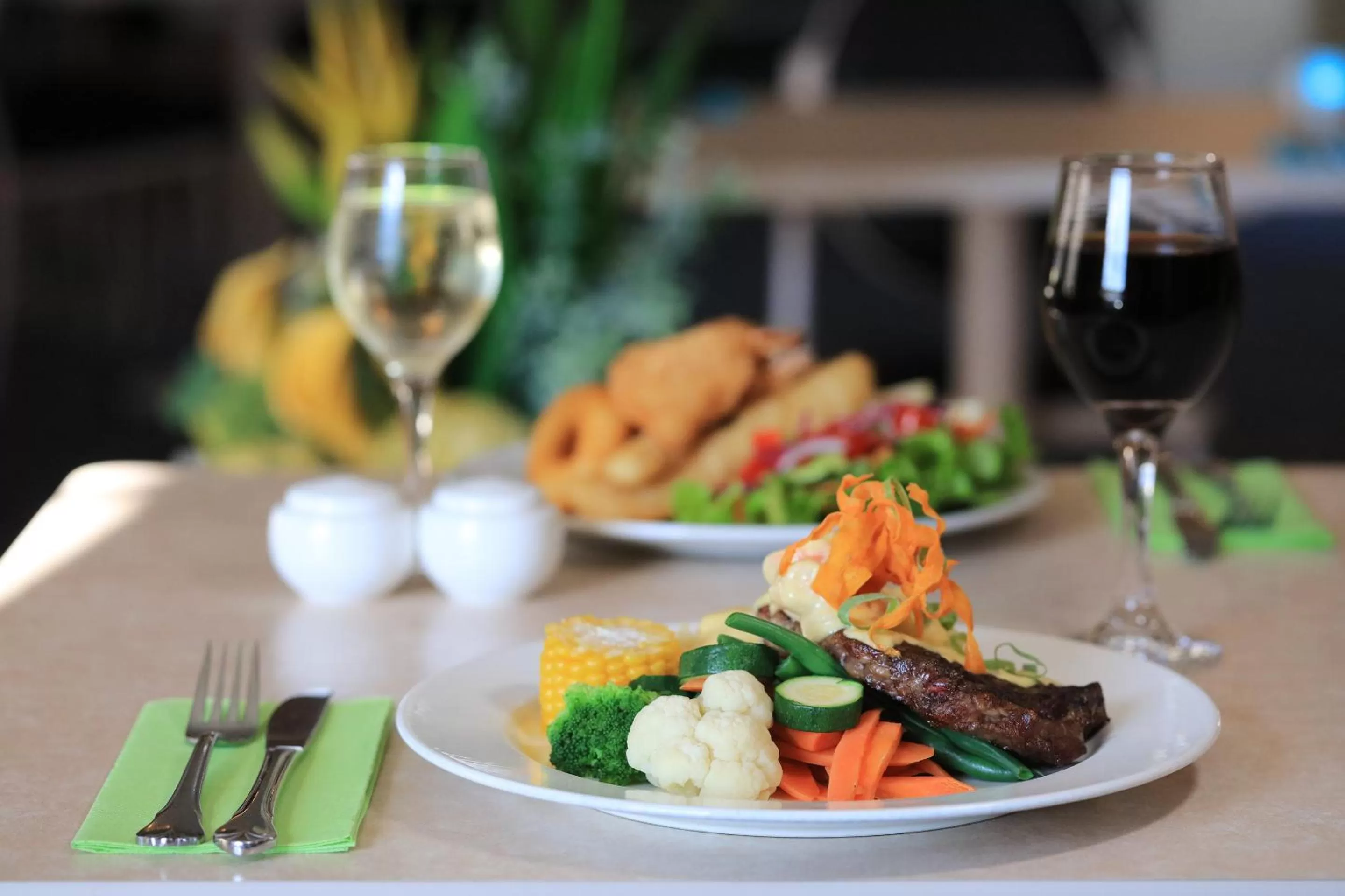 Food and drinks in North Parkes Motel