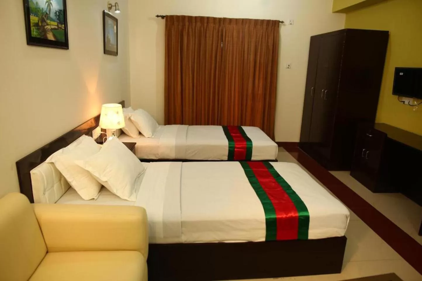 Photo of the whole room, Bed in Central Inn Dhaka City Centre