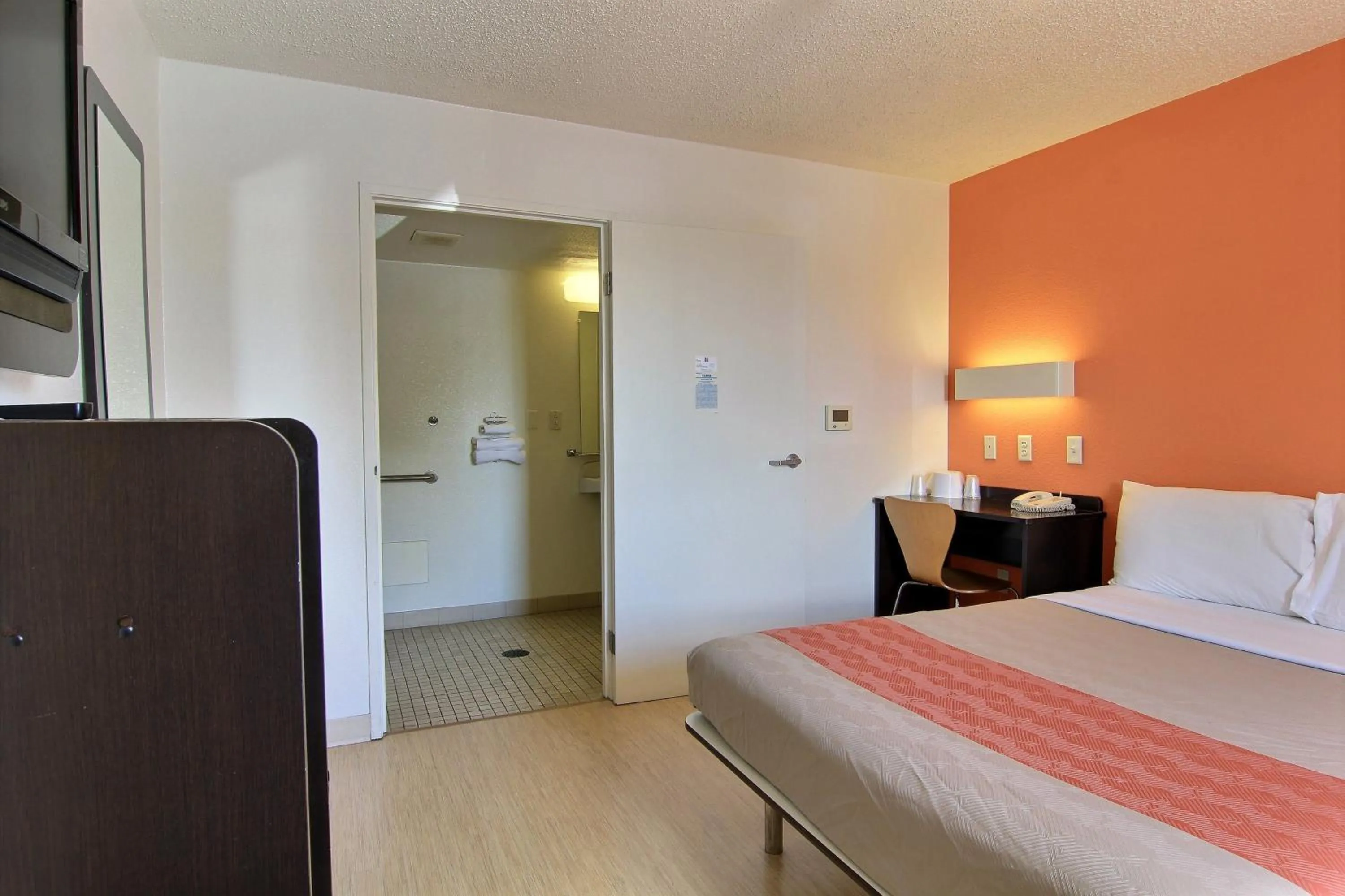 Bedroom, Bed in Motel 6-Austin, TX