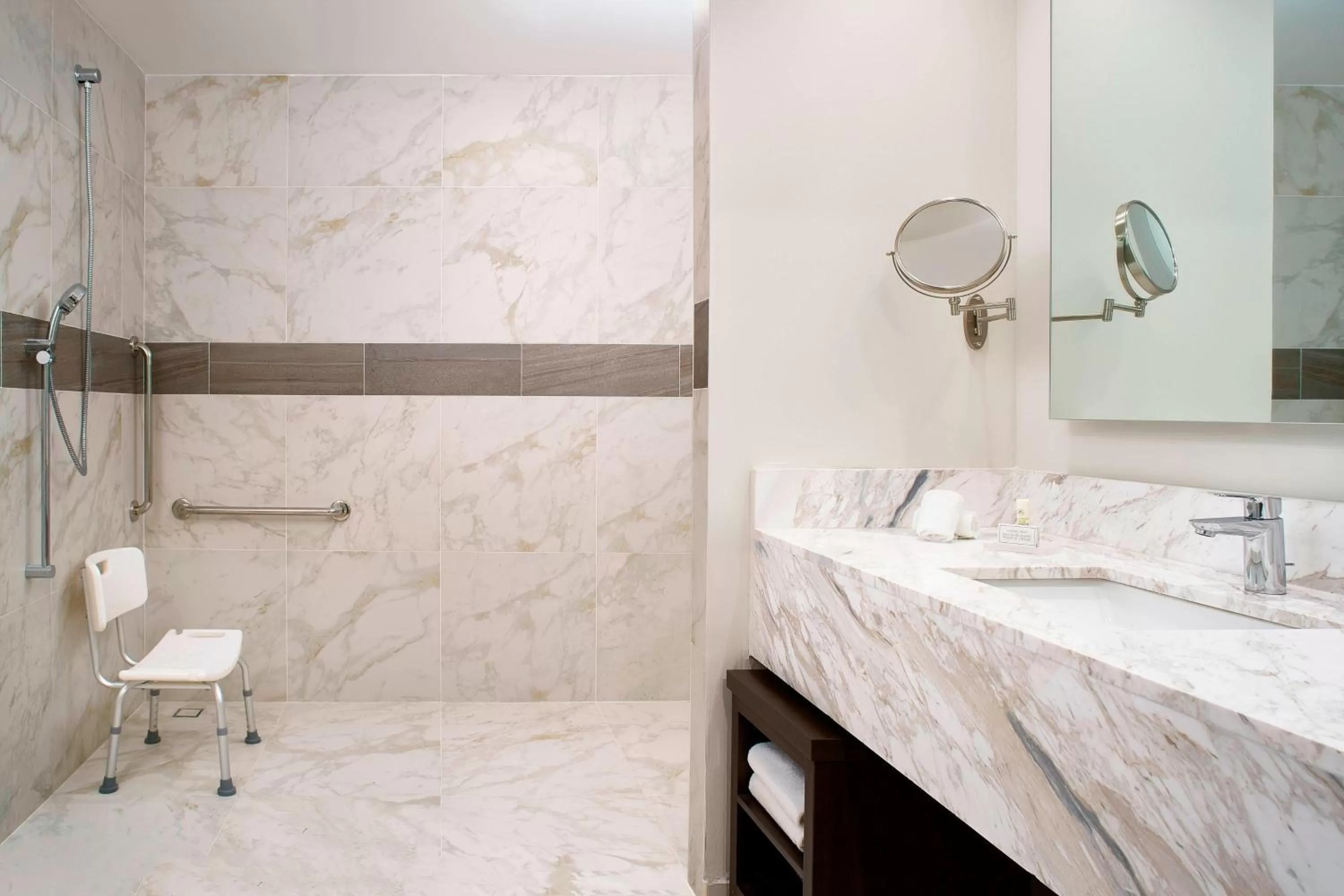 Photo of the whole room in Courtyard by Marriott Mexico City Toreo