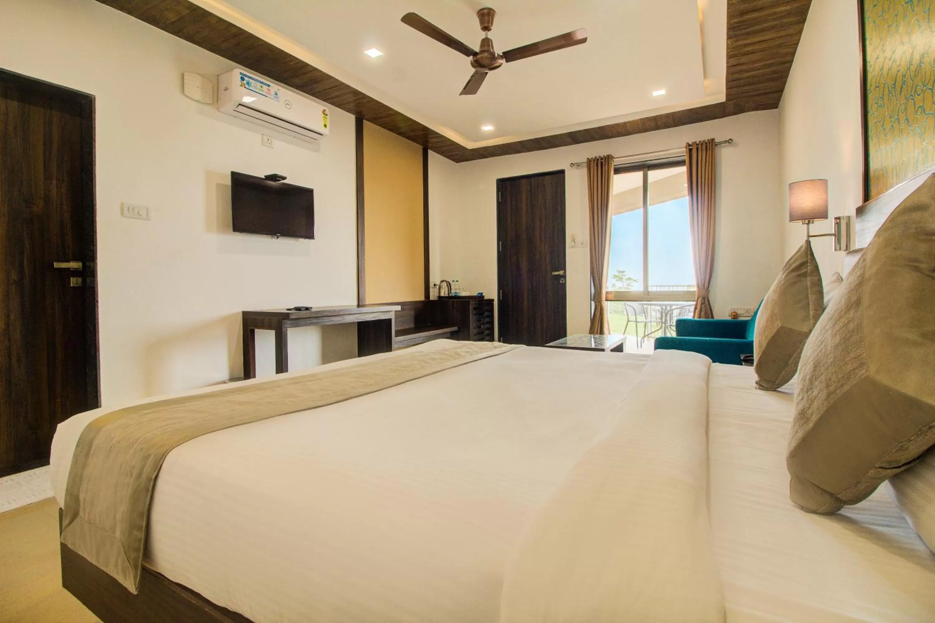 Bed in Mountain Breeze Resort, Mahabaleshwar