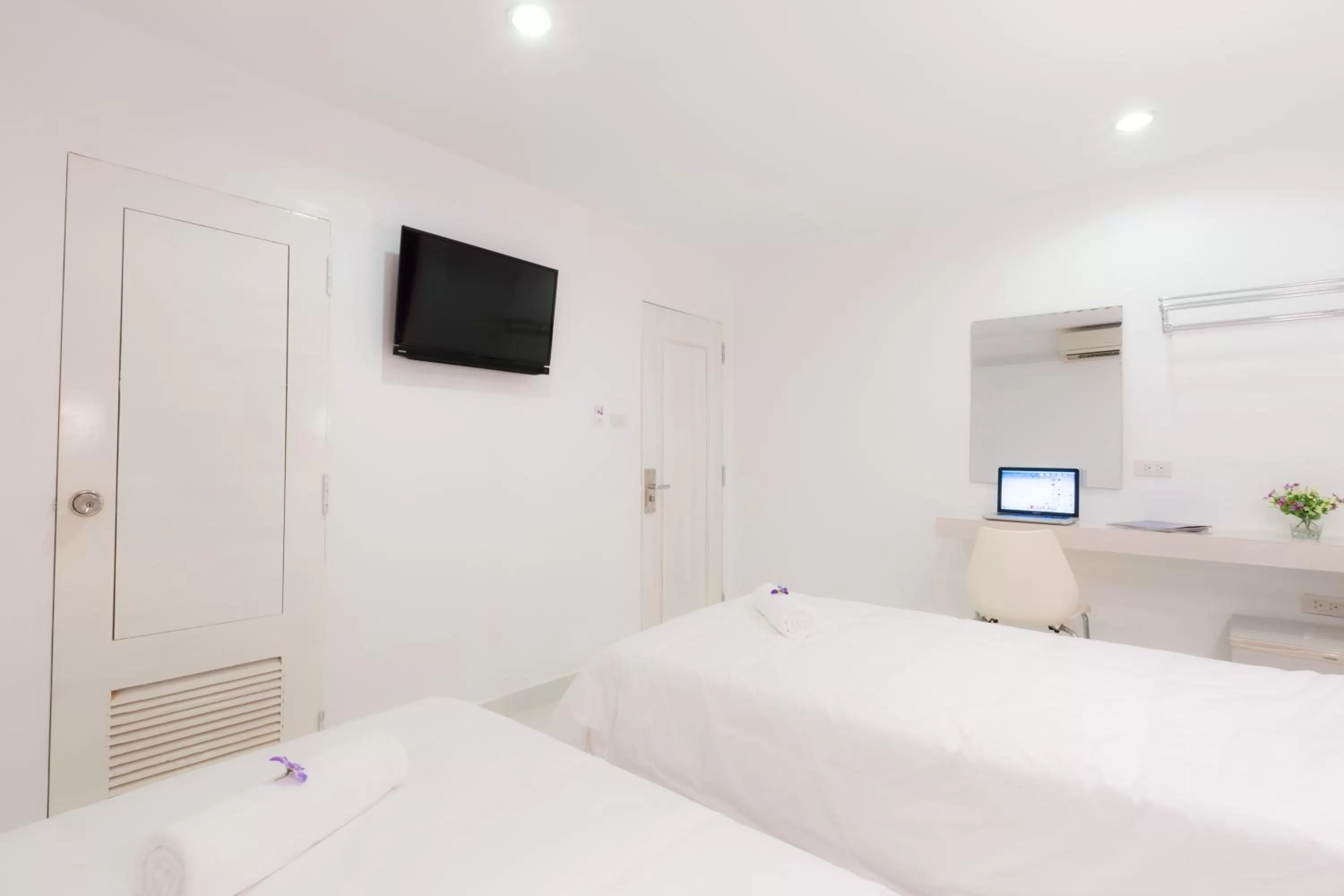 Photo of the whole room, Bed in Hotel Zing Phnom Penh