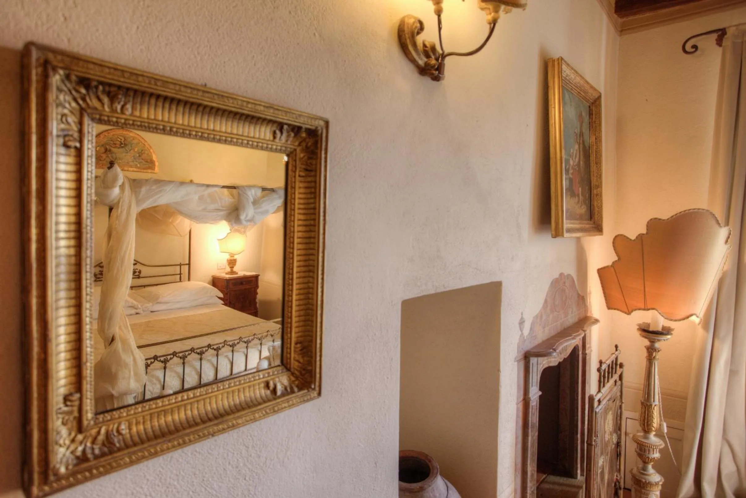 Decorative detail, Bed in Relais Villa Baldelli