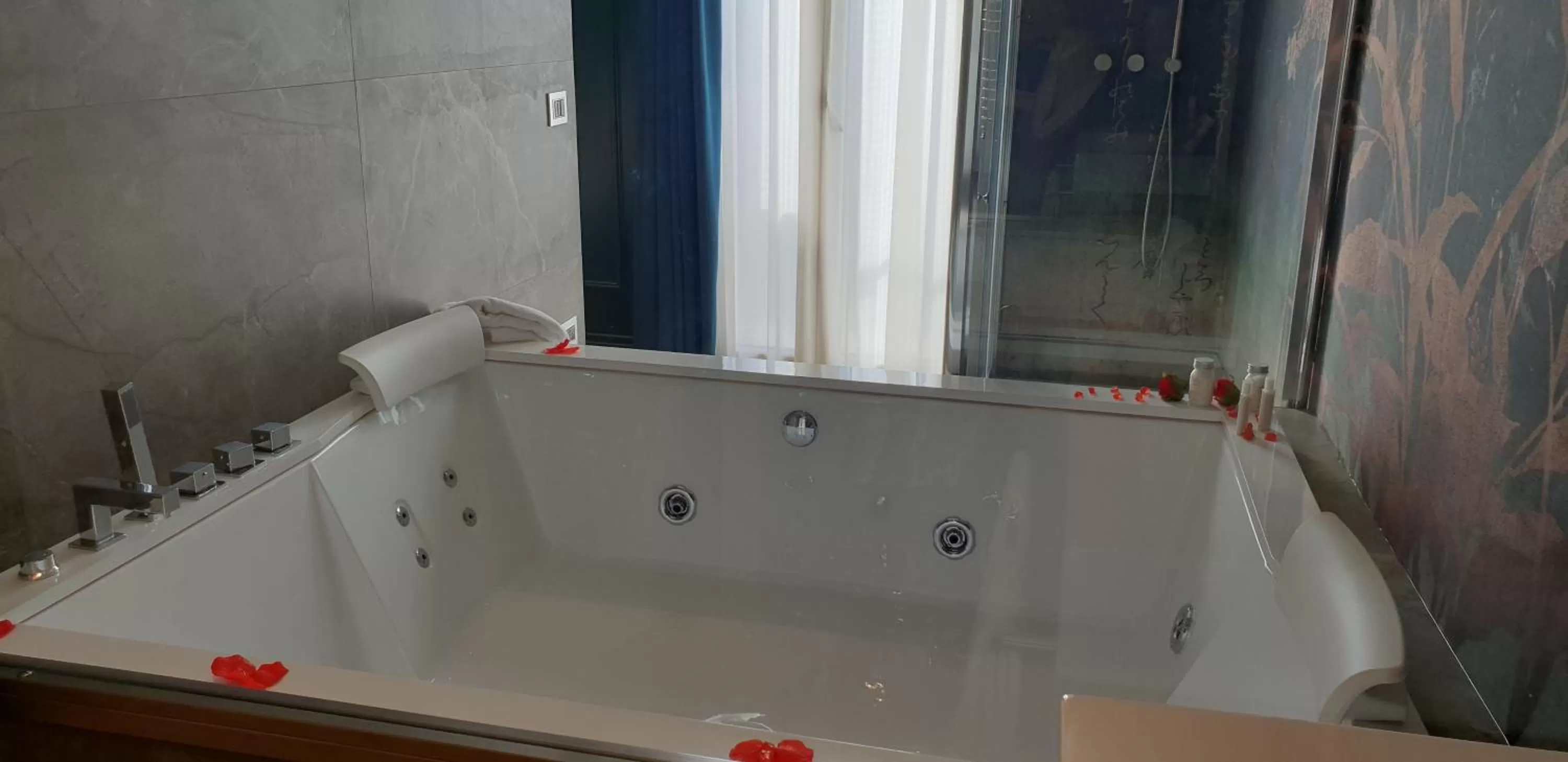 Bathroom in Best Western Plus Hotel Perla Del Porto