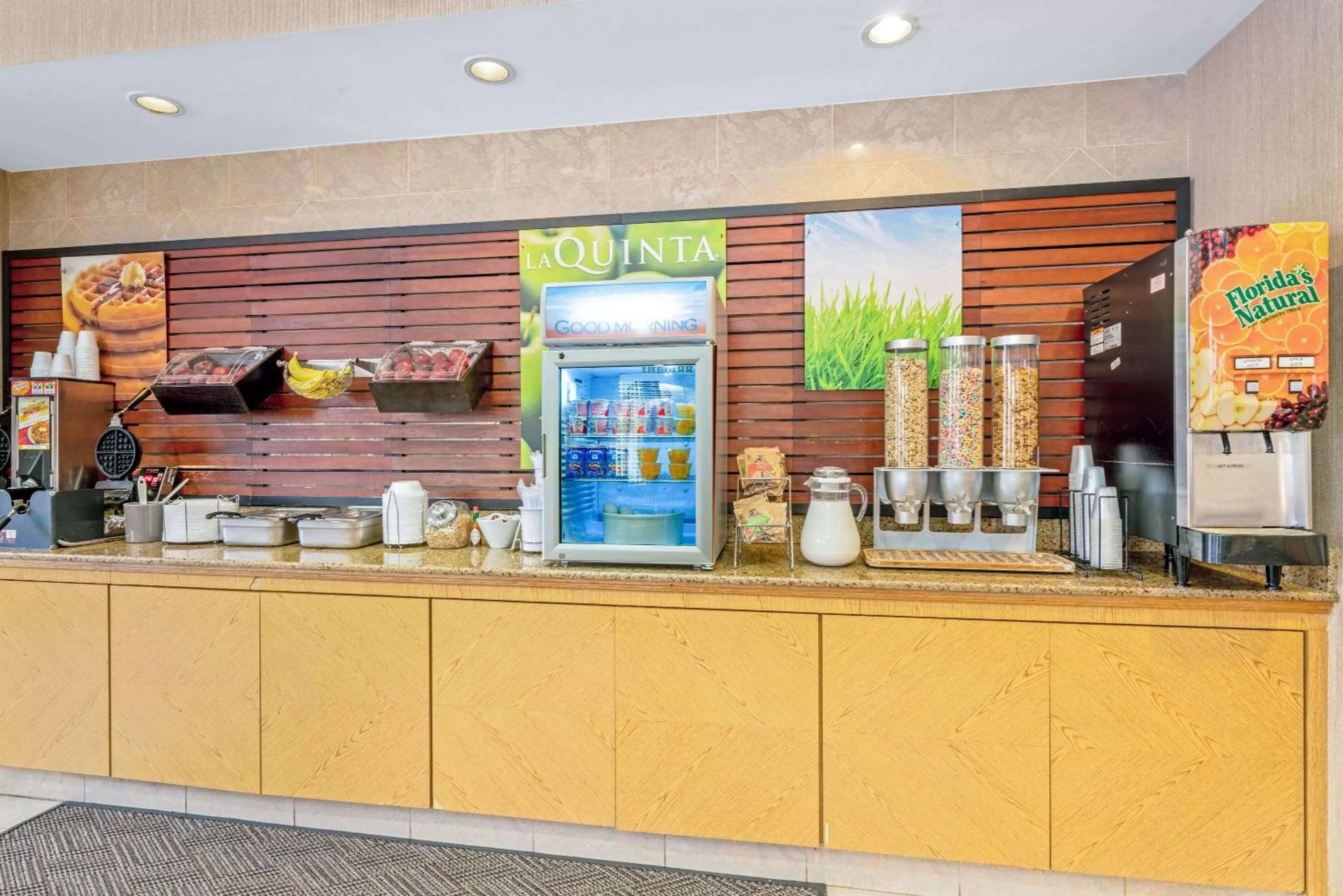 Restaurant/places to eat in La Quinta by Wyndham Salt Lake City Airport