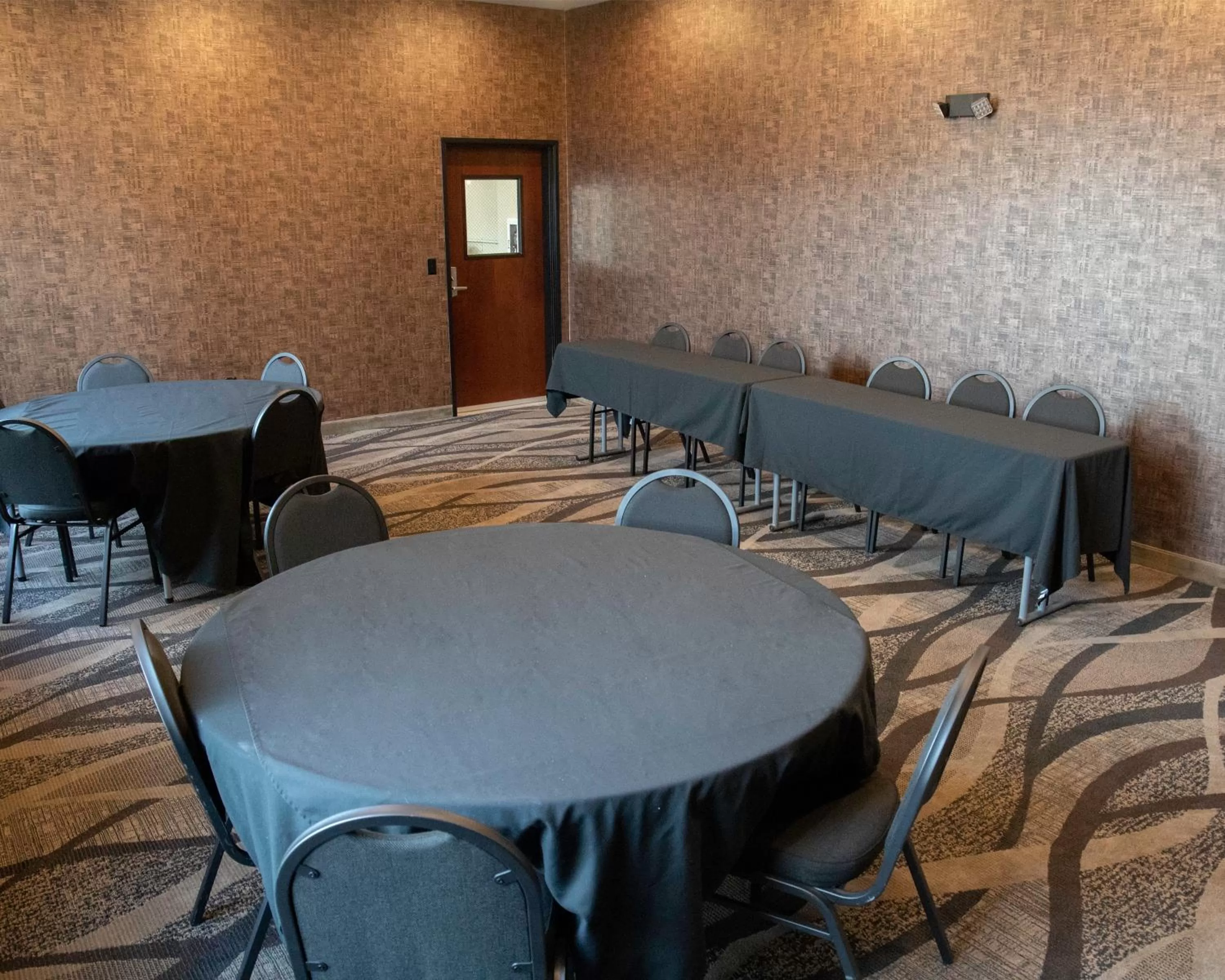 Meeting/conference room in Cobblestone Hotel & Suites - Two Rivers