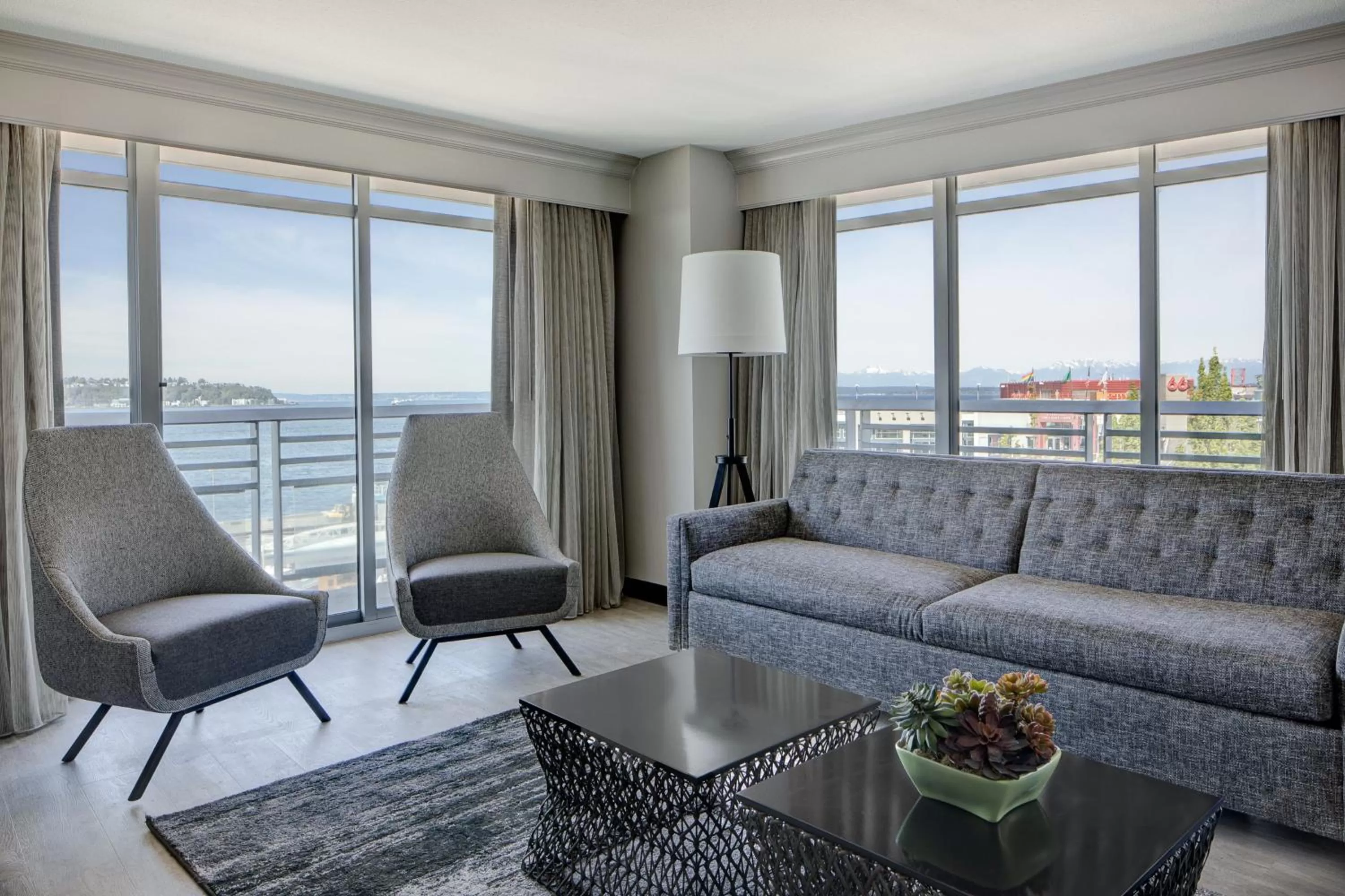 Living room in Seattle Marriott Waterfront