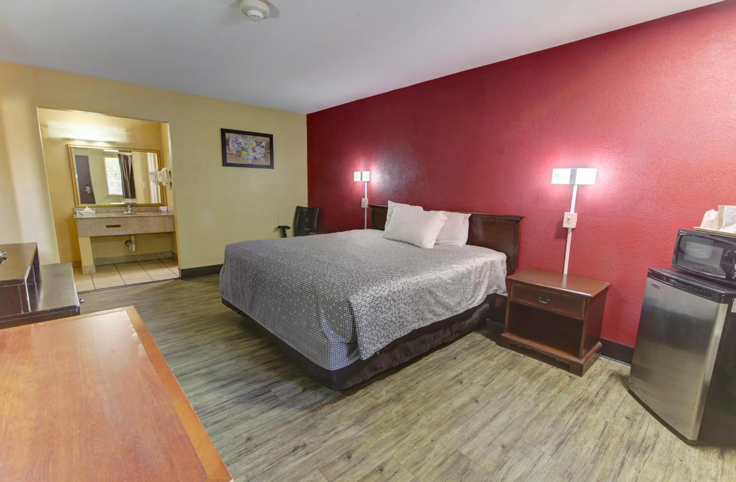 Bed in Econo Lodge Virginia Beach Town Center