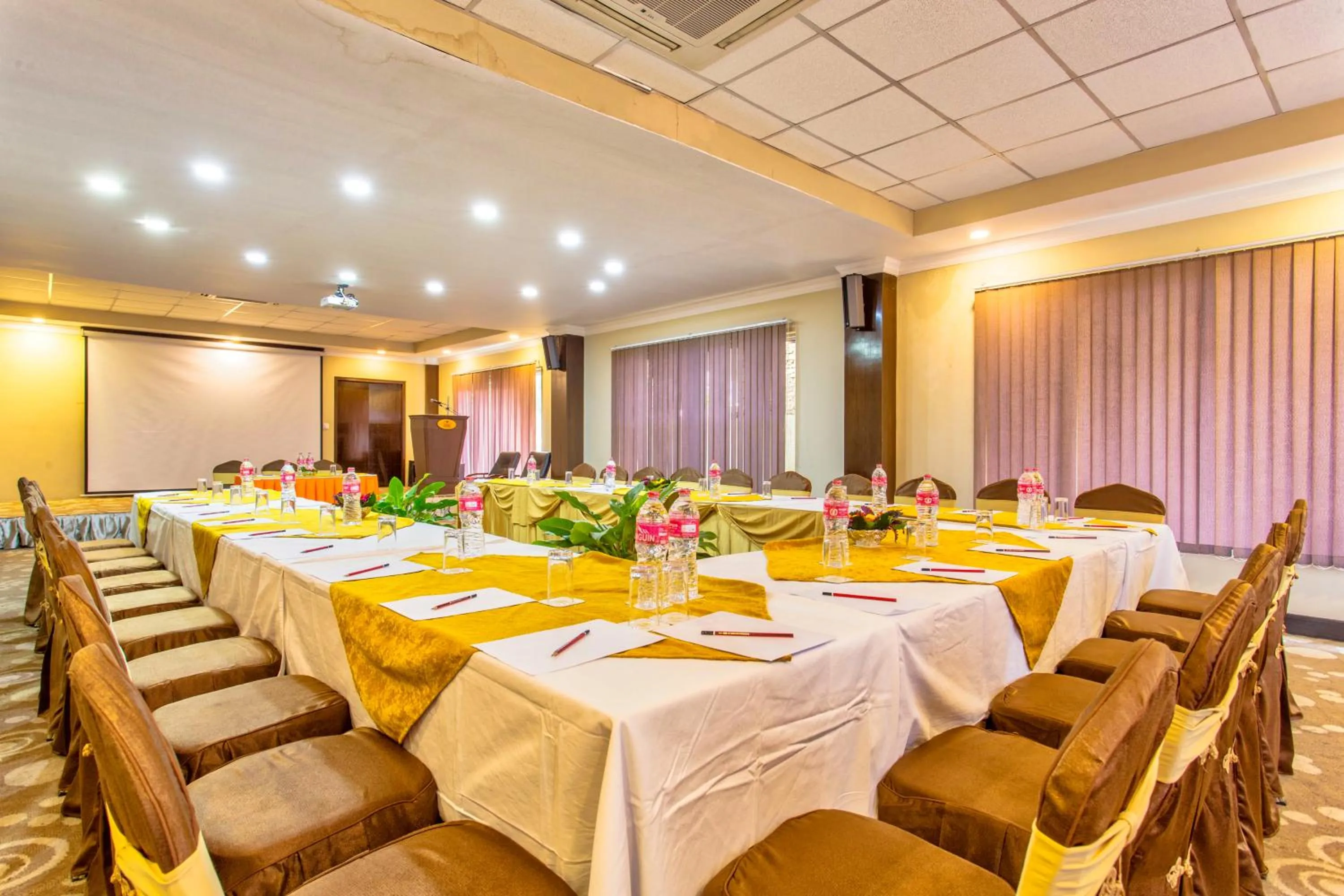 Meeting/conference room in Da Yatra Courtyard Hotel