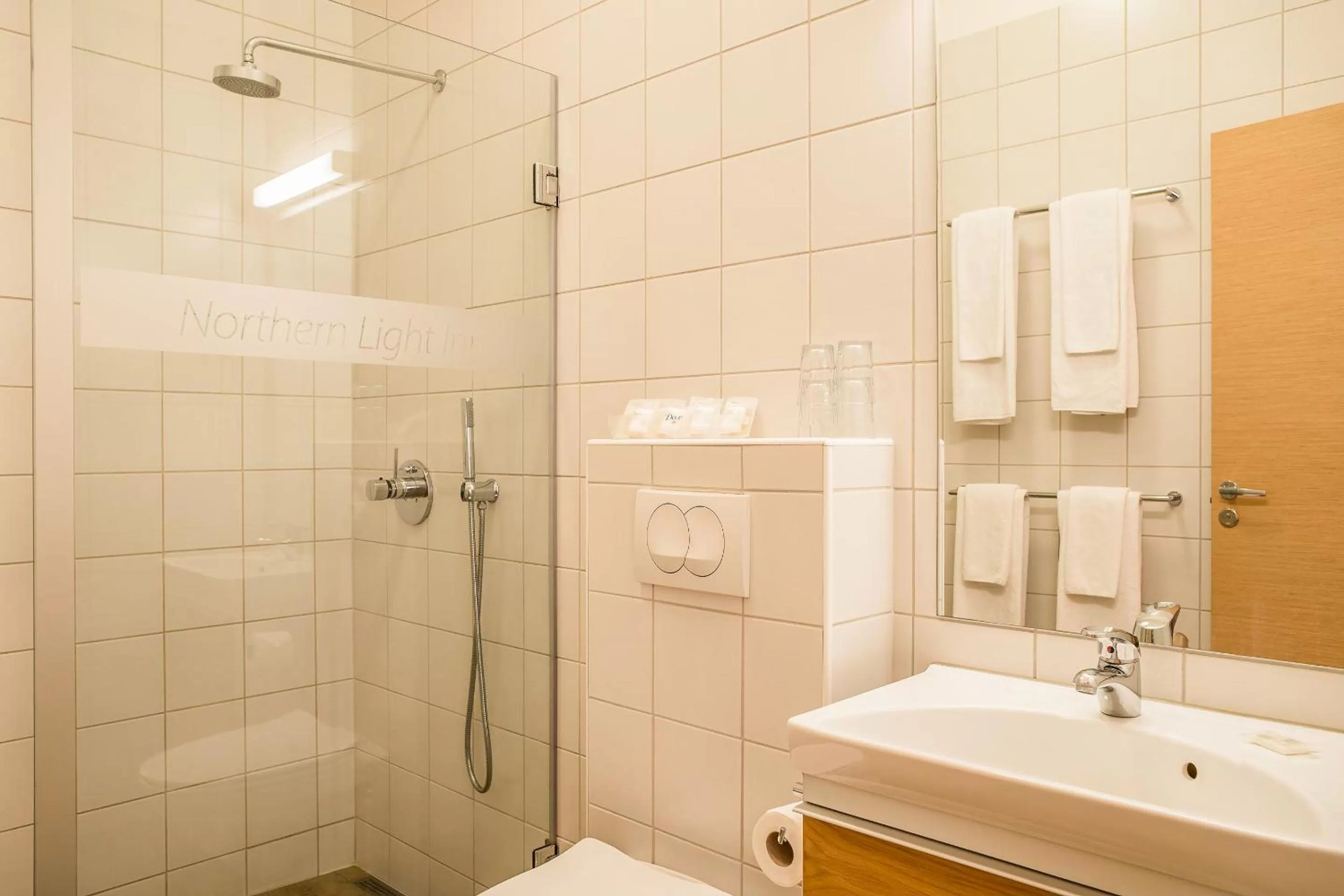 Shower in Northern Light Inn