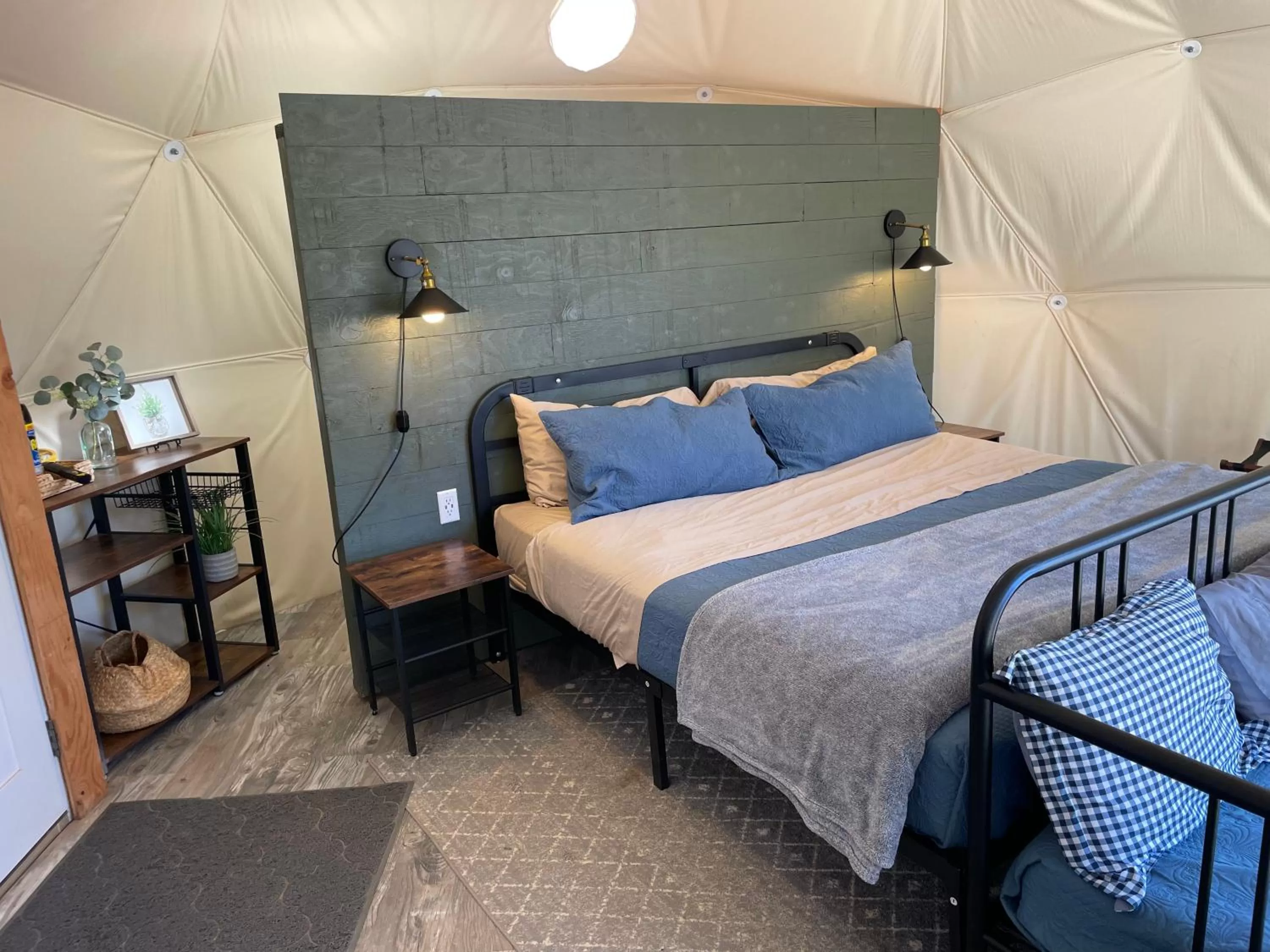 View (from property/room), Bed in Blue Mountain Domes - The WOW Experience