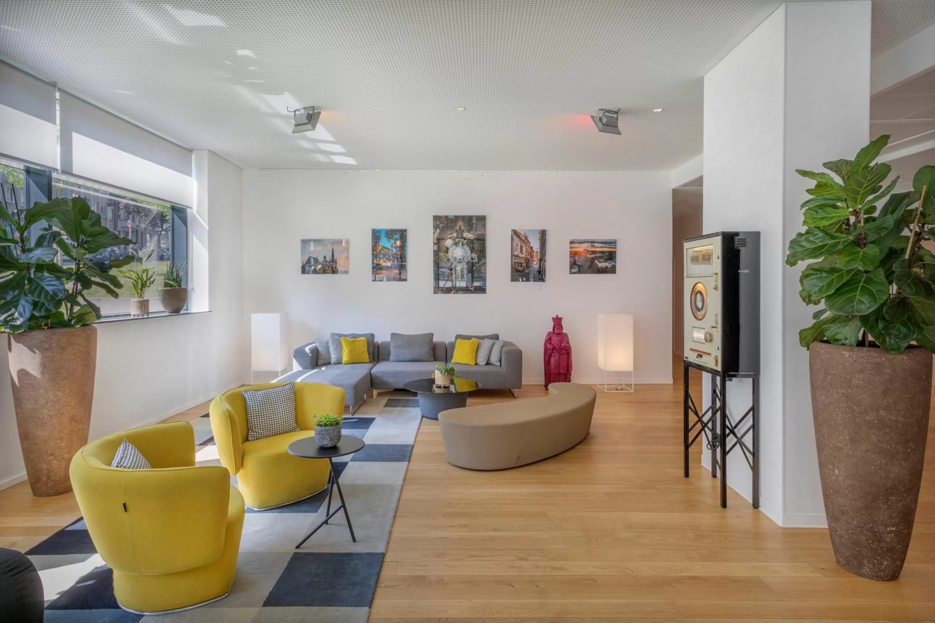 Lobby or reception in INNSiDE by Meliá Aachen