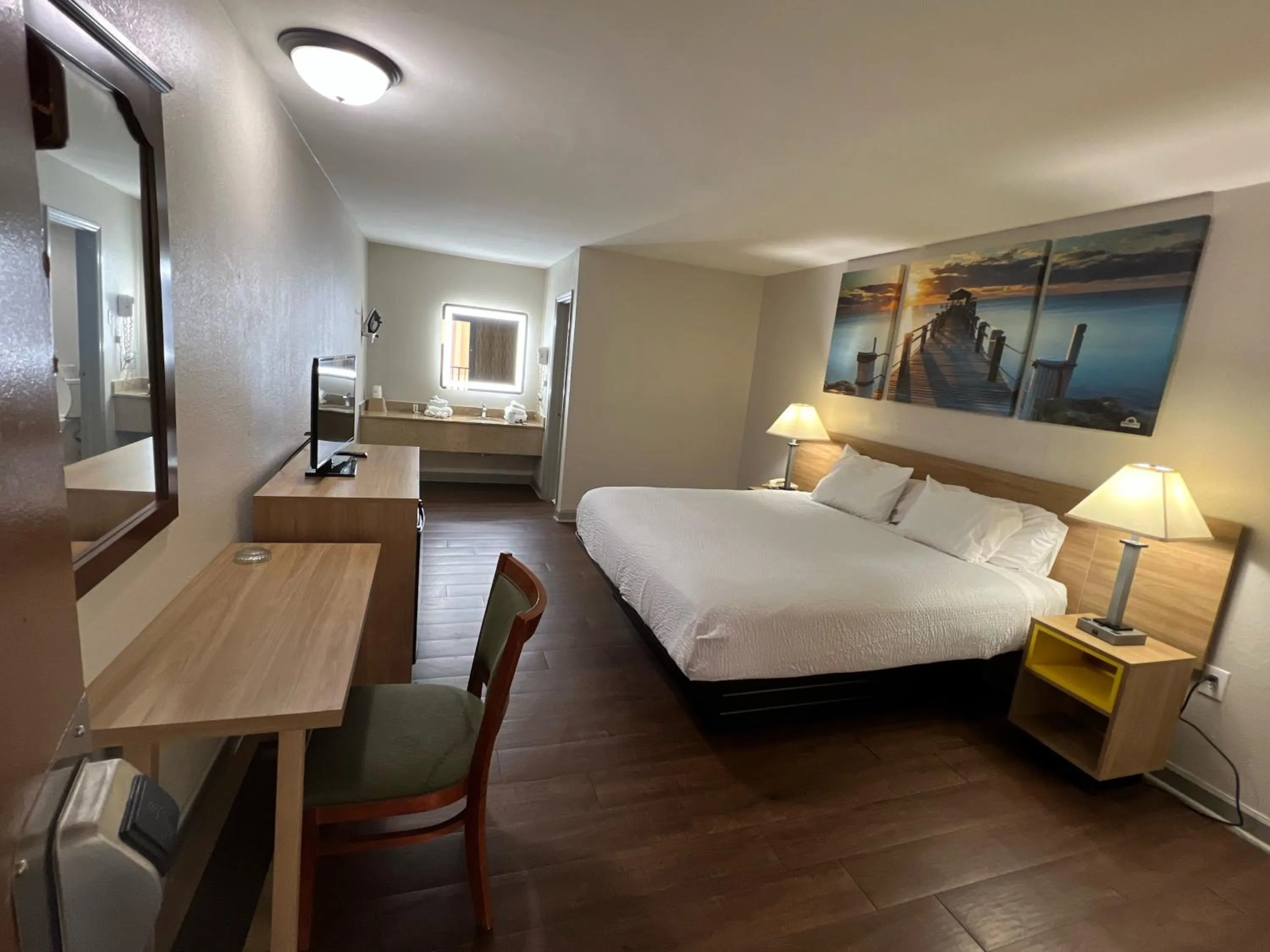 Photo of the whole room, Bed in Days Inn by Wyndham Elizabeth City