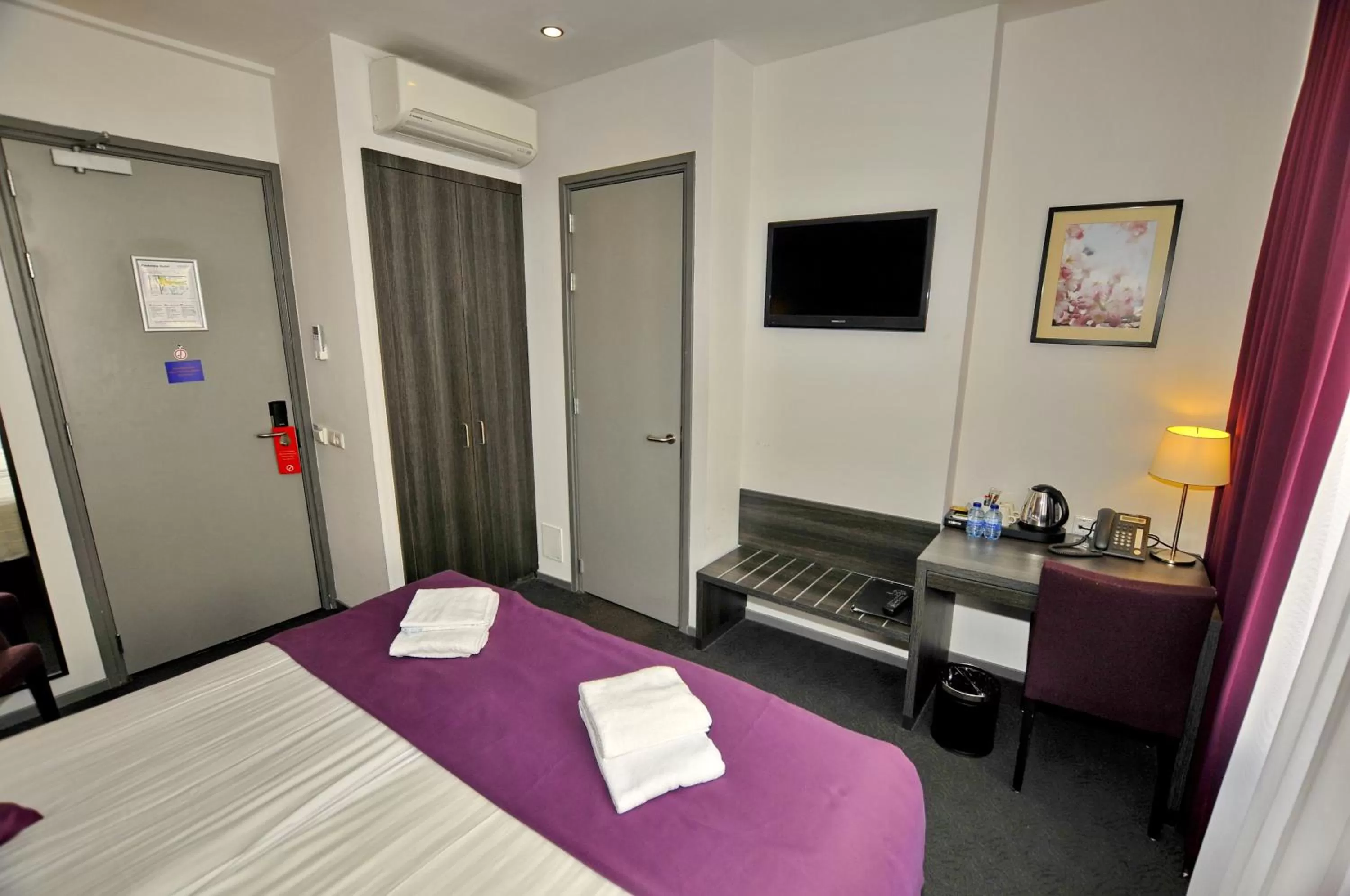 Bedroom, Bed in Hotel Parkview