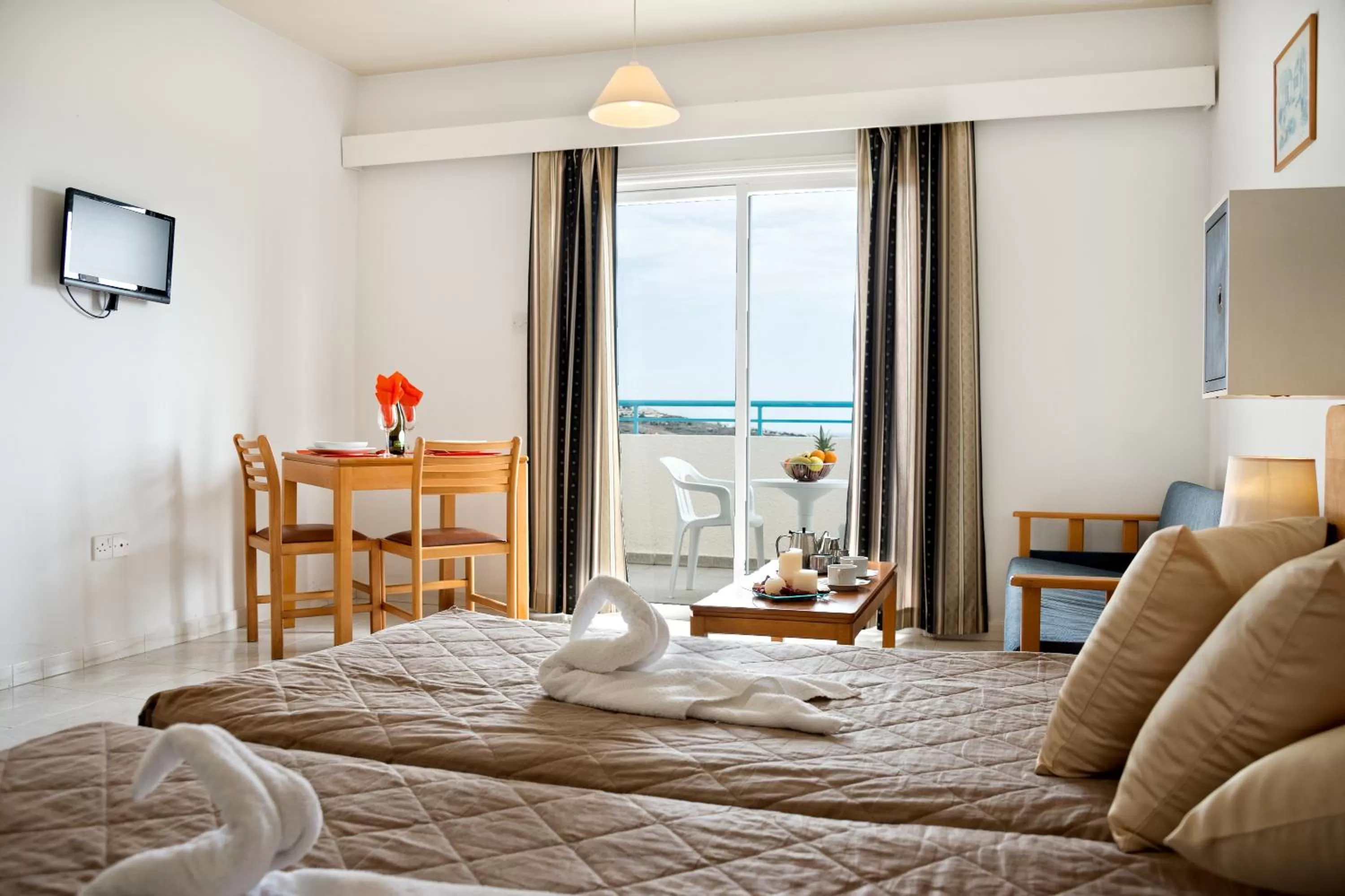 Bed in Sunny Hill Hotel Apartments