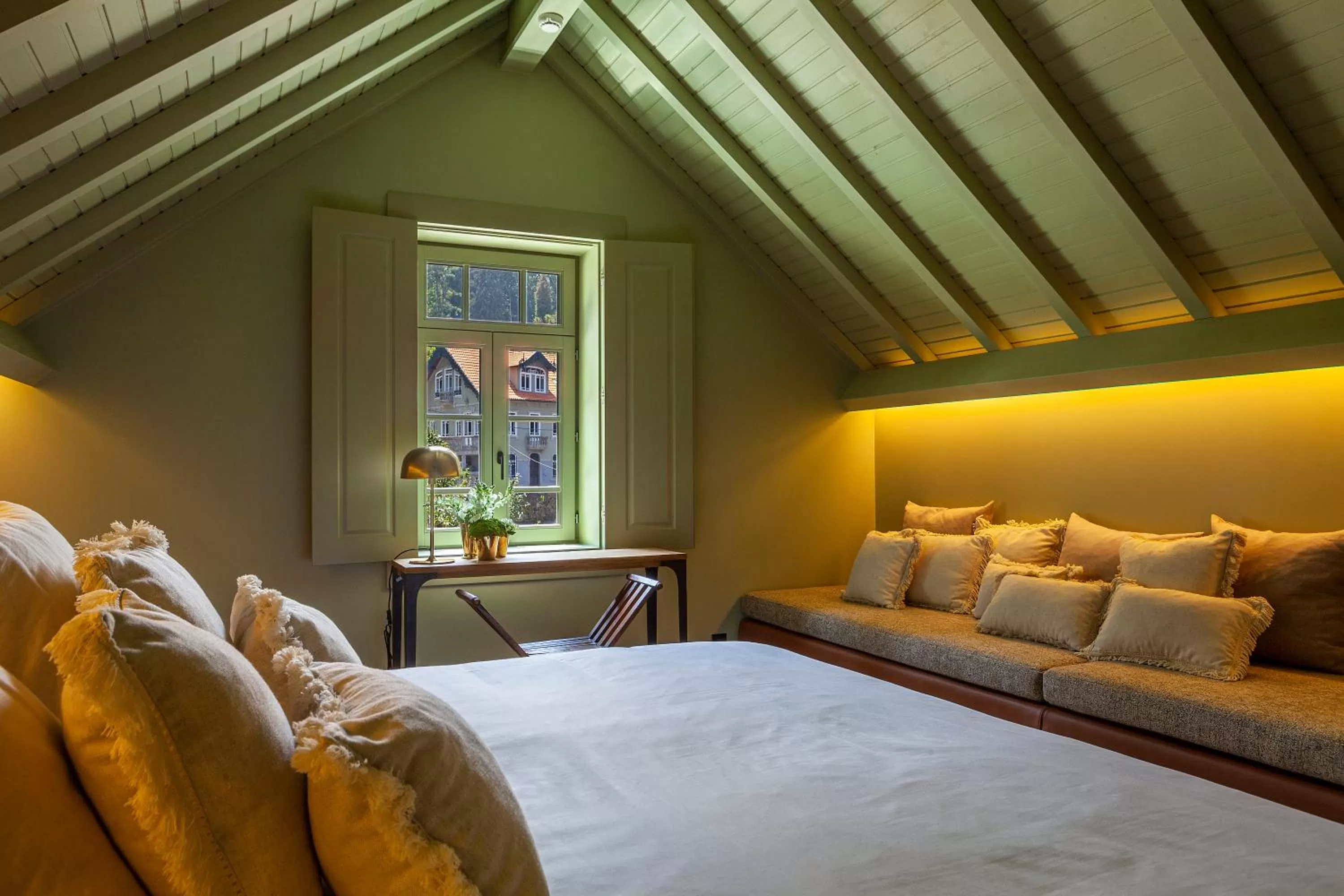 Bed in The Grove Houses