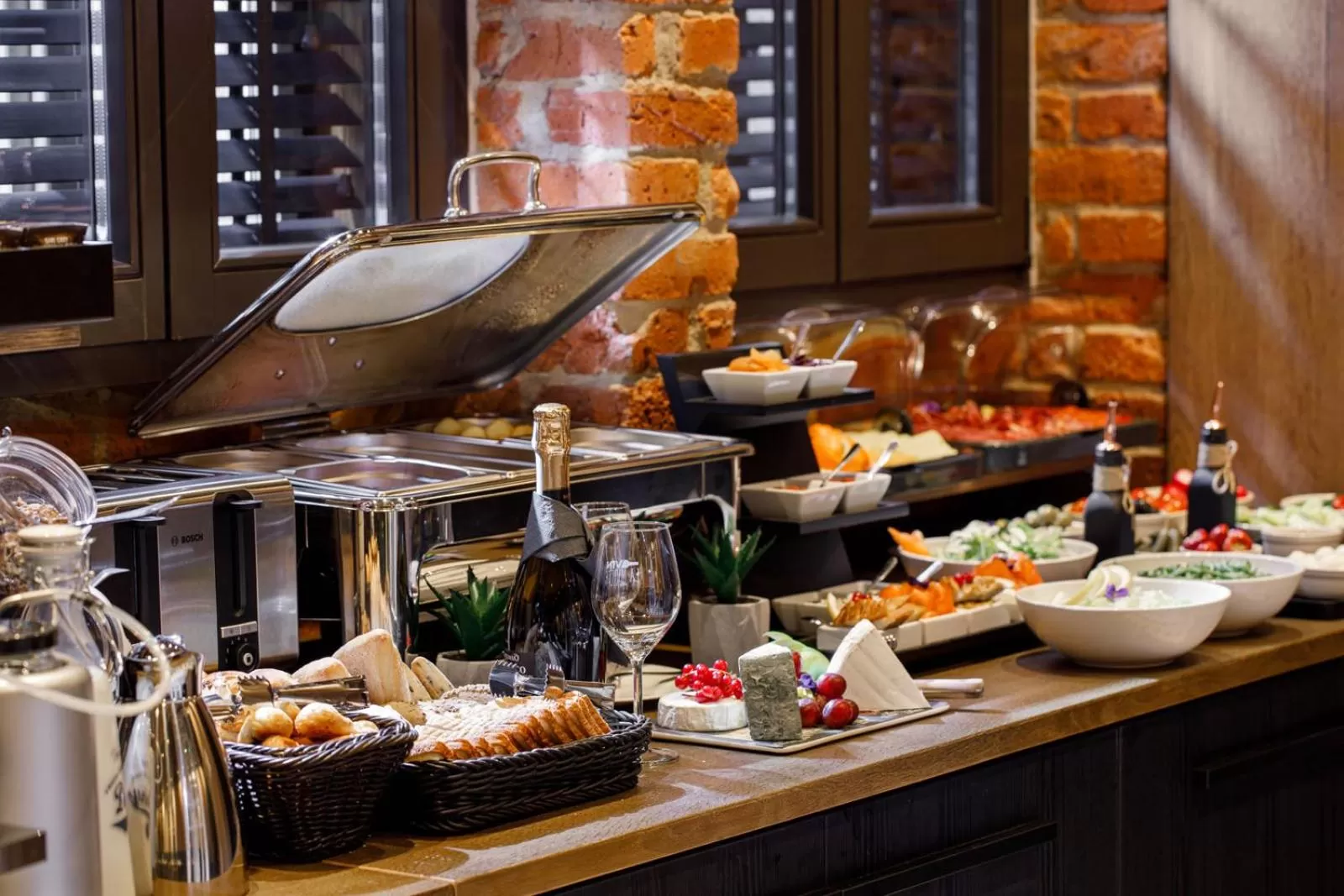 Breakfast in ALBERT RESIDENCE Brasov with complimentary parking and 10 percent Food and Drinks