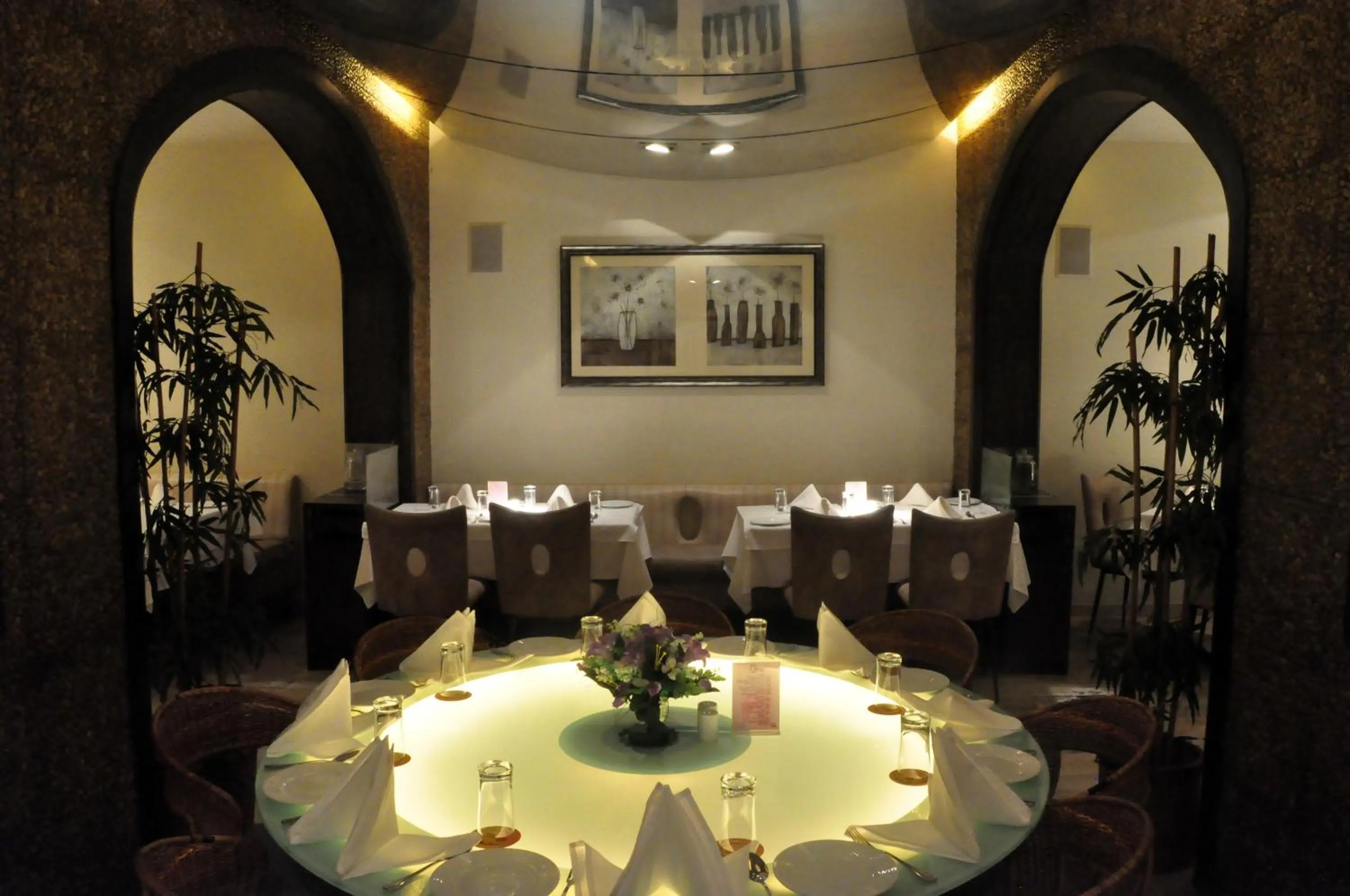 Restaurant/places to eat in Abbott Hotel