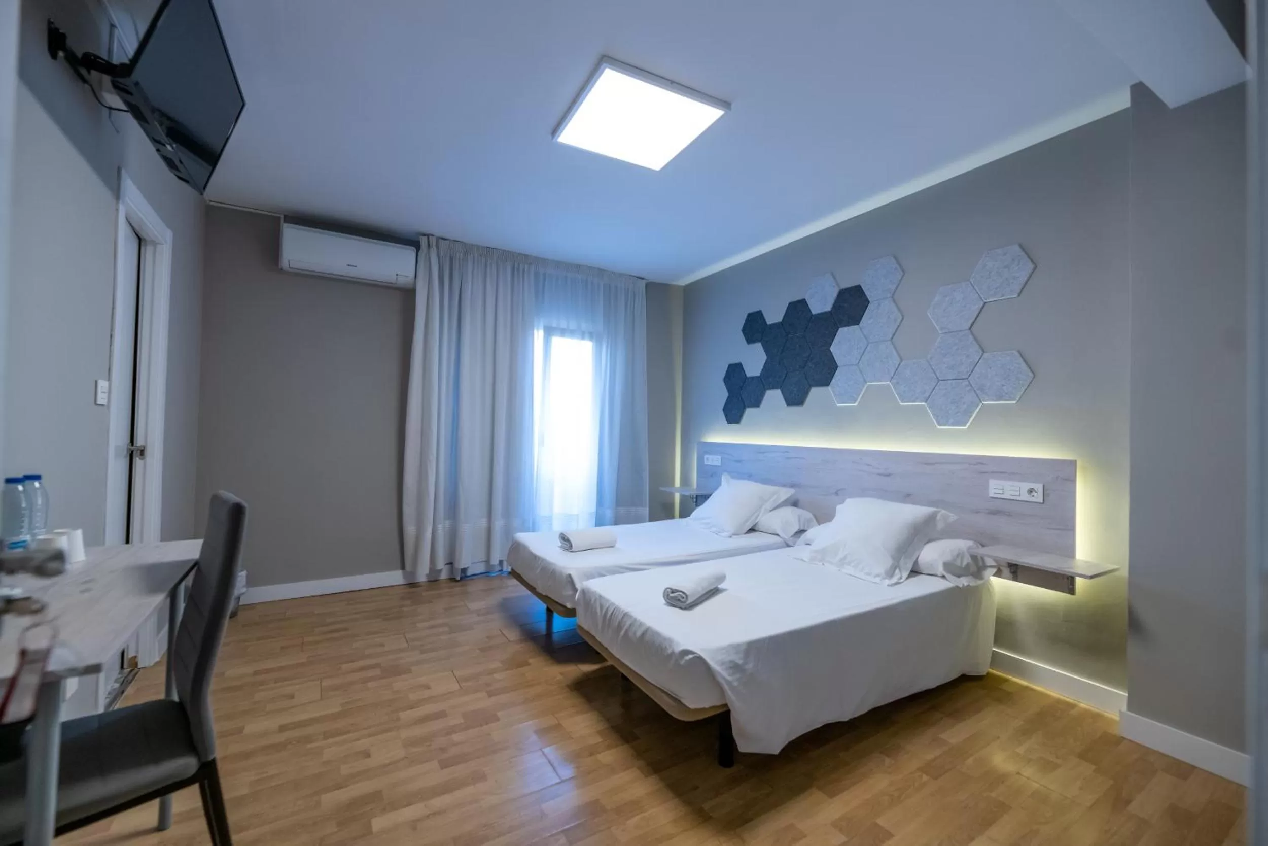 Photo of the whole room, Bed in Hotel Monasterio Granada - Adults Only